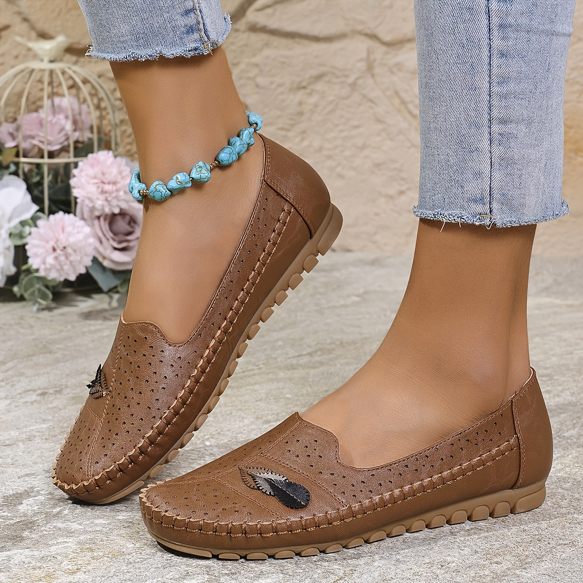 Women Plus Size Retro Water Drop Flat Shoes Breathable Comfort Slip-On