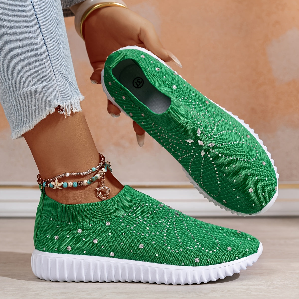 Ayollar uchun yashil to'qilgan slip-on sport poyabzali, porloq bezaklar bilan