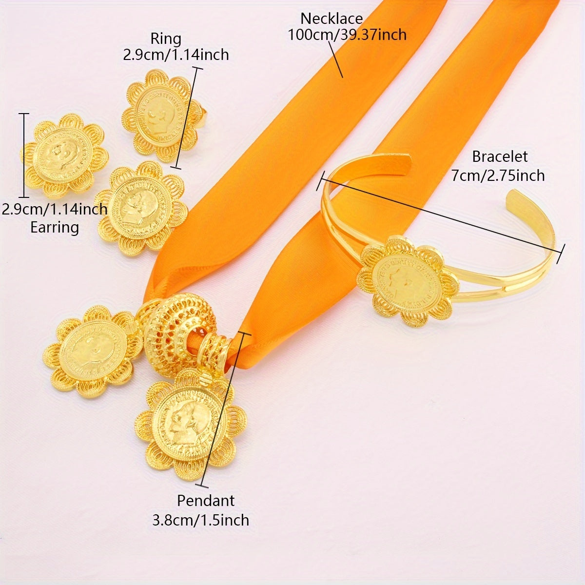 5 ta qismdan iborat hashamatli zargarlik to'plami, shu jumladan, taqinchoqlar, marjon, bilaguzuk va uzuk. Bir nechta ranglarda tanlash uchun muhr va gullar chetiga ega dizaynni o'z ichiga oladi. An'anaviy kelin kiyimlari uchun mukammal.