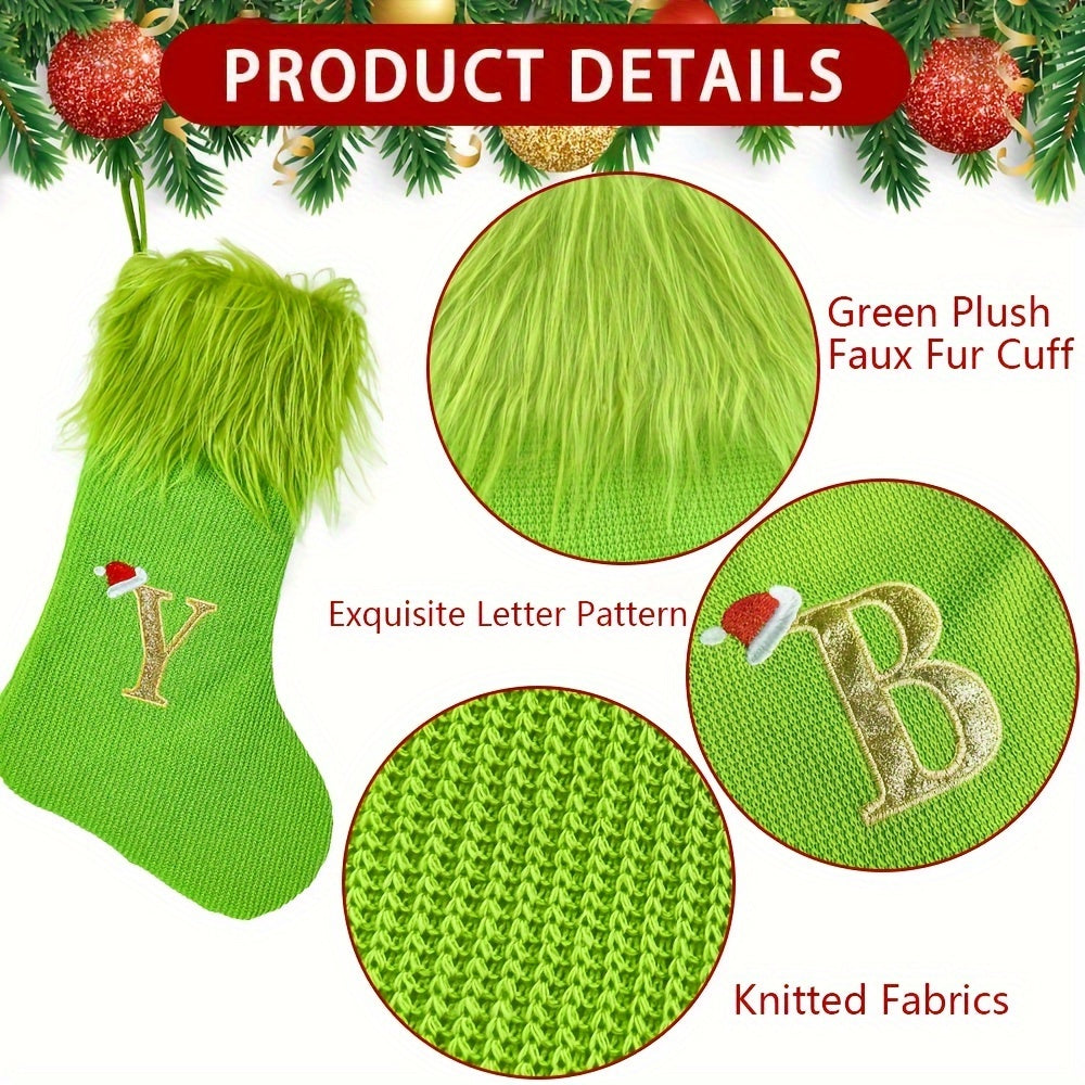 Calcetín de Navidad verde con bordado personalizado de iniciales para regalos navideños