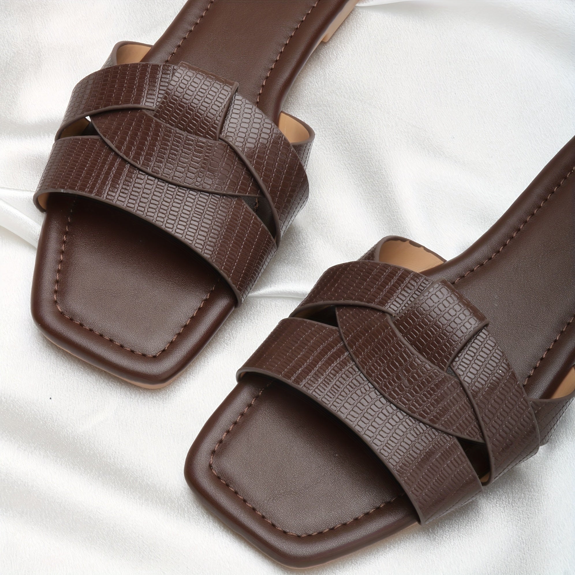 Women's Flat Sandals Adjustable Strap Open-Toe Summer Slippers Brown