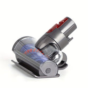 Dyson V7-V15 modellari uchun 120° burilishli vakuum tozalagich cho'tkasi, qiyin erishiladigan joylar uchun. Nylon va uglerod tolasi cho'tkalari bilan mustahkam ABS plastmassadan tayyorlangan. Divanlar uchun ideal.