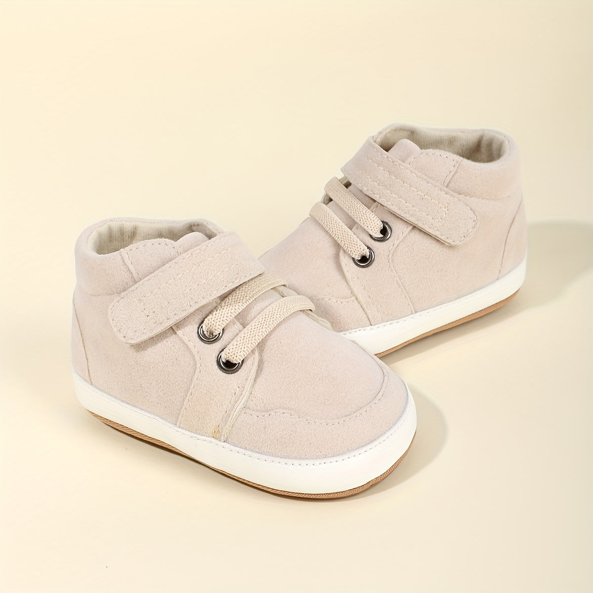 Kichkina bolalar uchun yuqori chanoq sport poyabzali, sirpanmaydigan rezina taglik, qulflash uchun lentalar, bir xil rang, bahor va kuz uchun