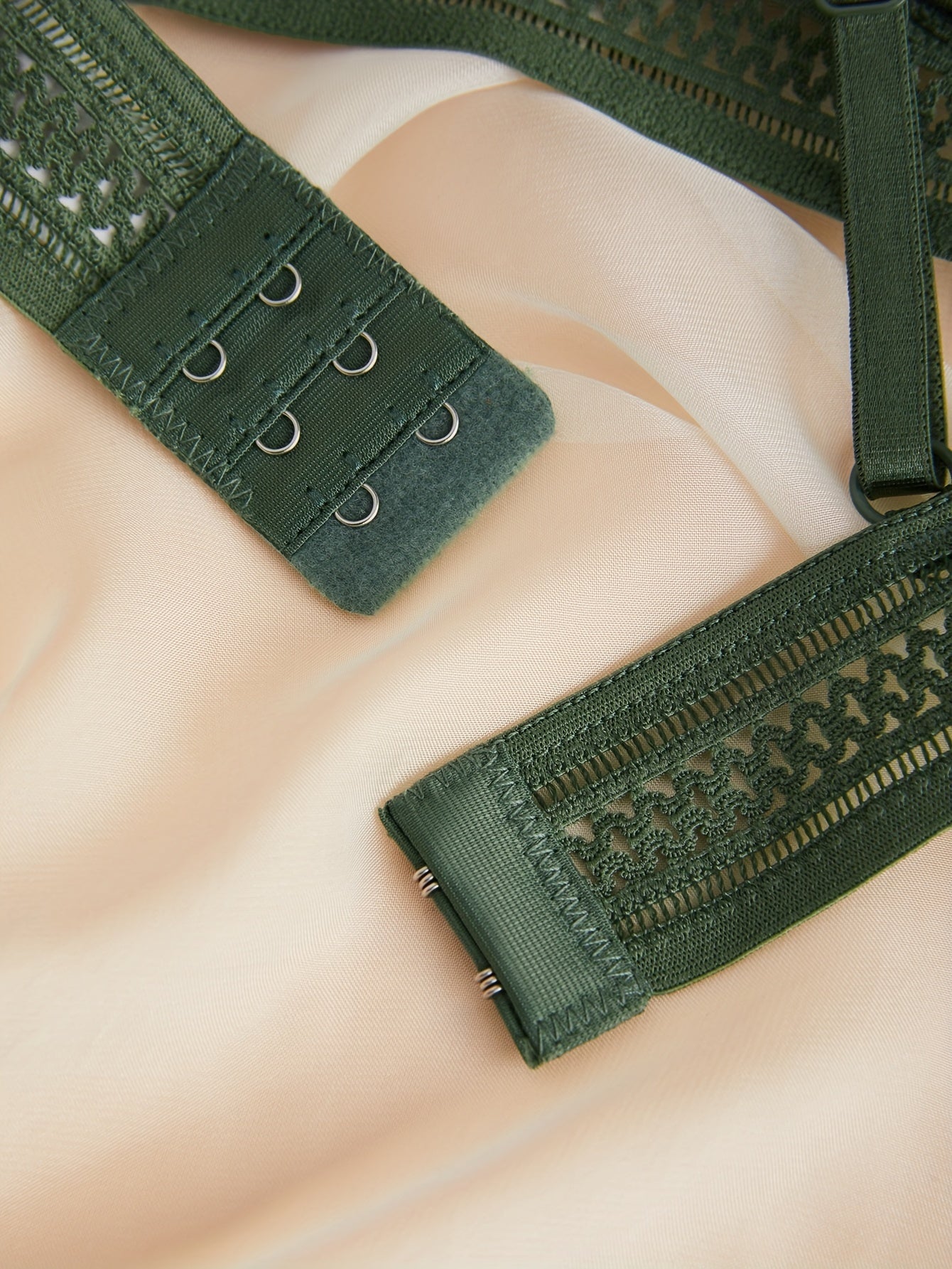 Women's Lace Wireless Bras with Contrast Lace and Scallop Trim