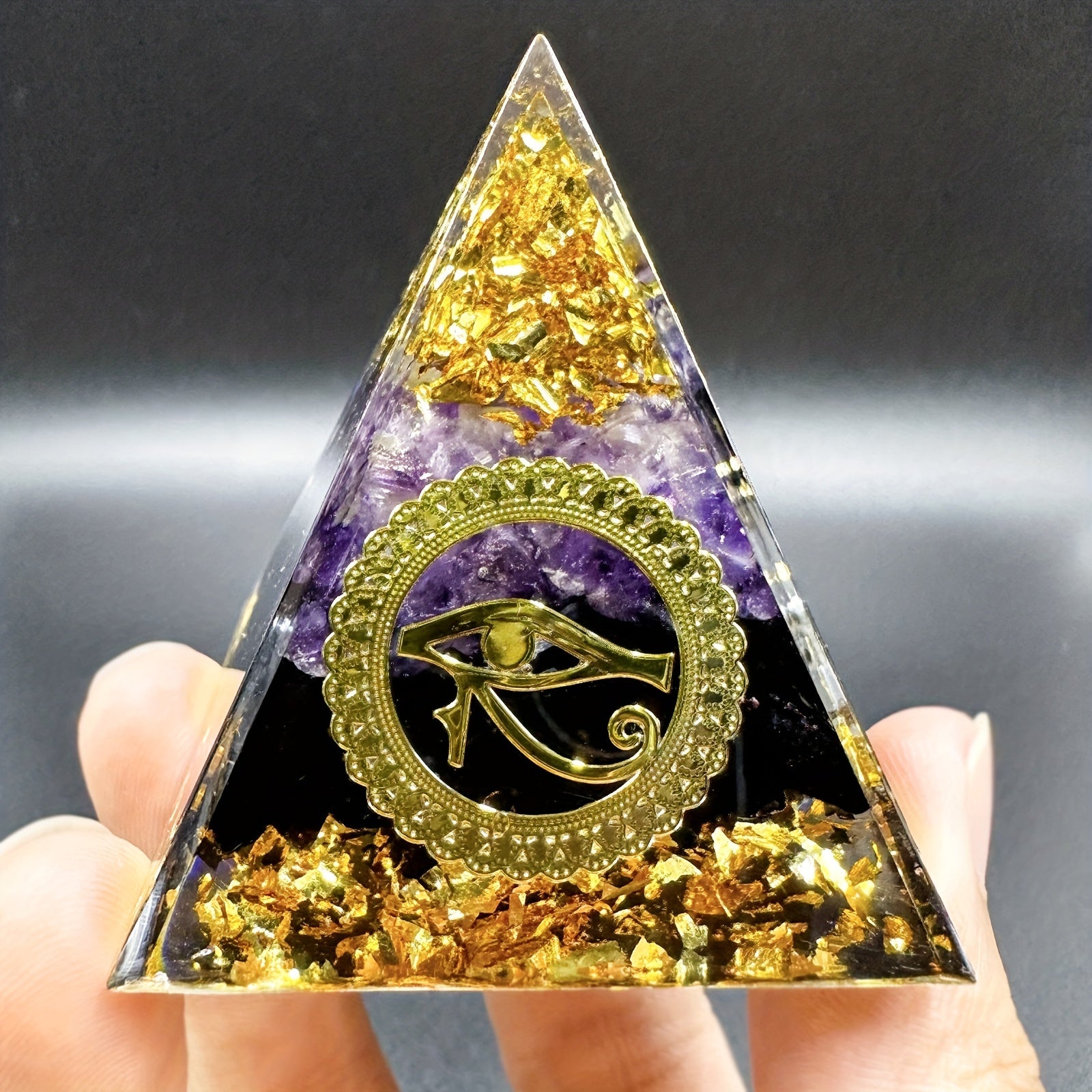 Аметистовая оргонная пирамида с египетским символом Глаз Гора для медитации, исцеления и богатства