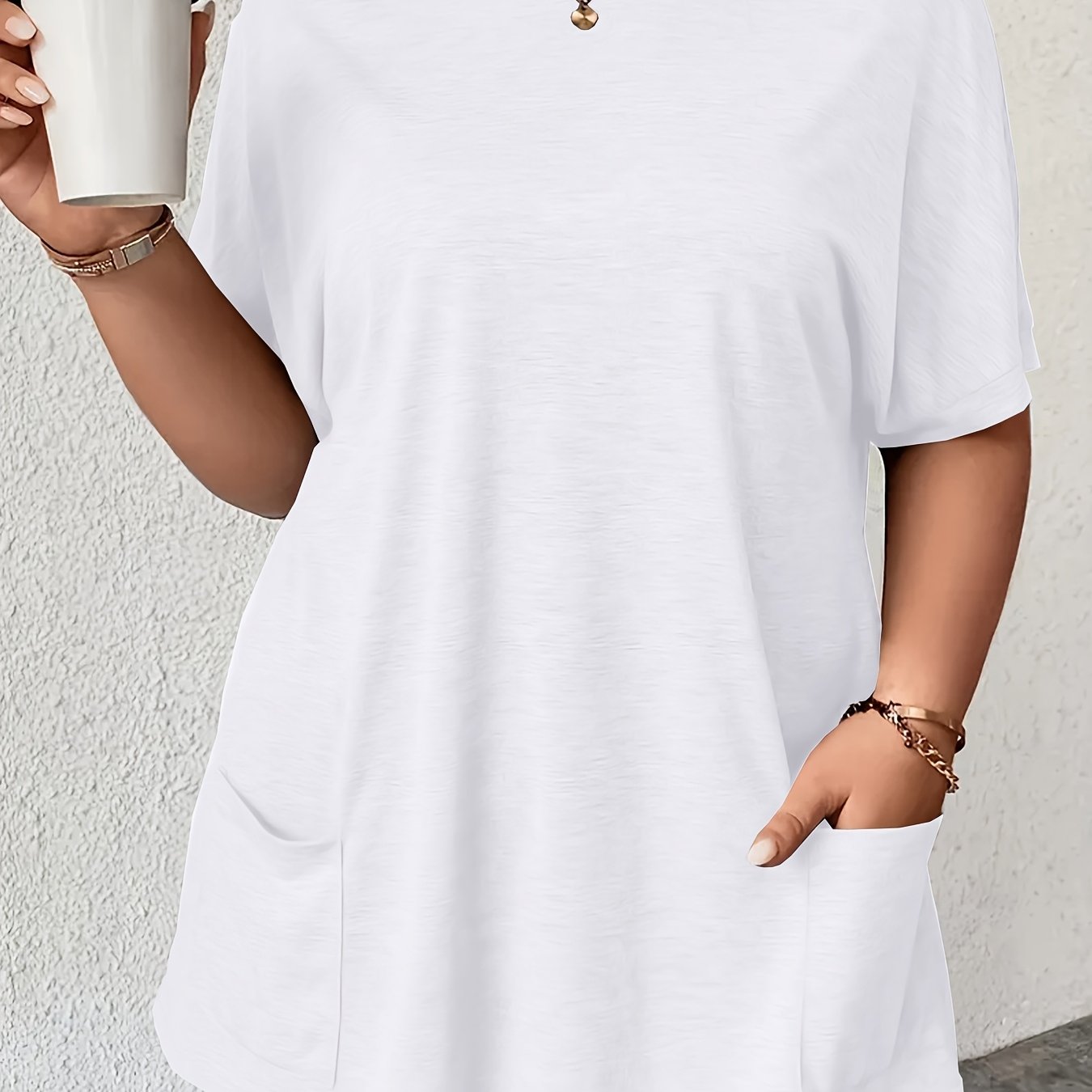 Women's Plus Size Casual Crew Neck T-Shirt with Pockets Short Sleeve Solid Polyester Blend
