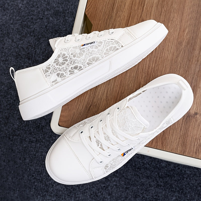 Ayollar uchun tirkama tarmoq bo'sh oddiy sport poyabzal oq nafas oladigan tekis poyabzal