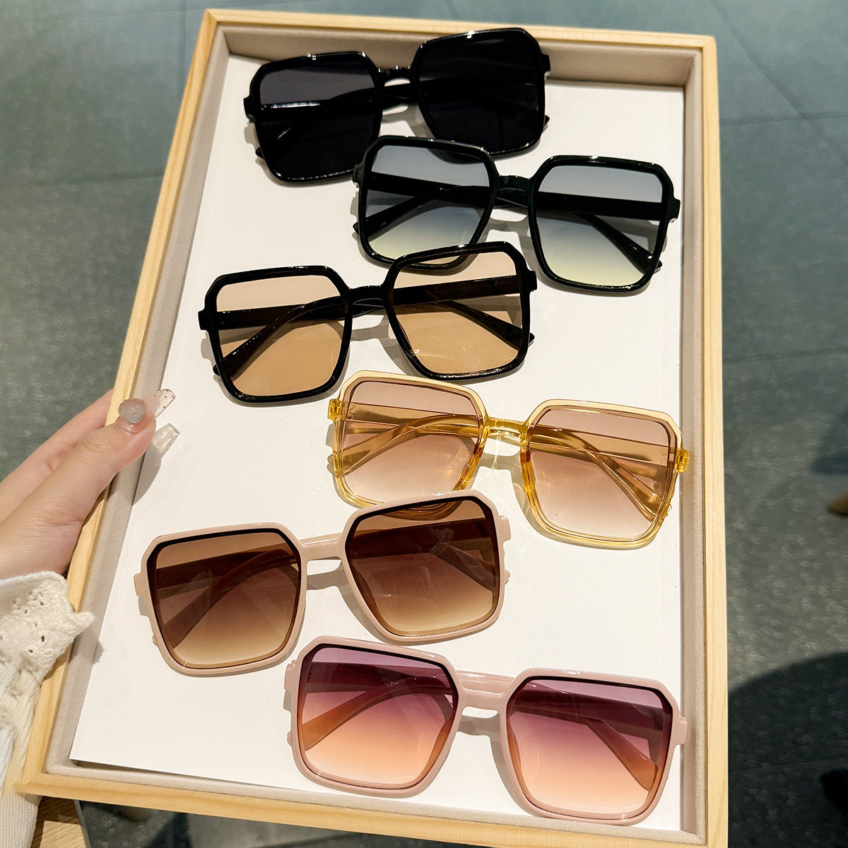 6-ta qismli katta moda ko‘zoynaklar to‘plami, anti-refleksli PC linzalar bilan, sayohat va festival uchun