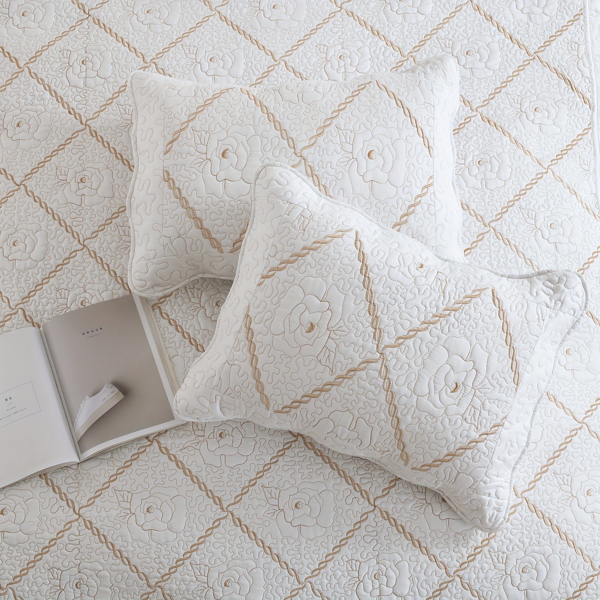 Advanced Quilt Cover Bedding Set with White Gold Thread Flower Pattern Summer Cool 3pcs