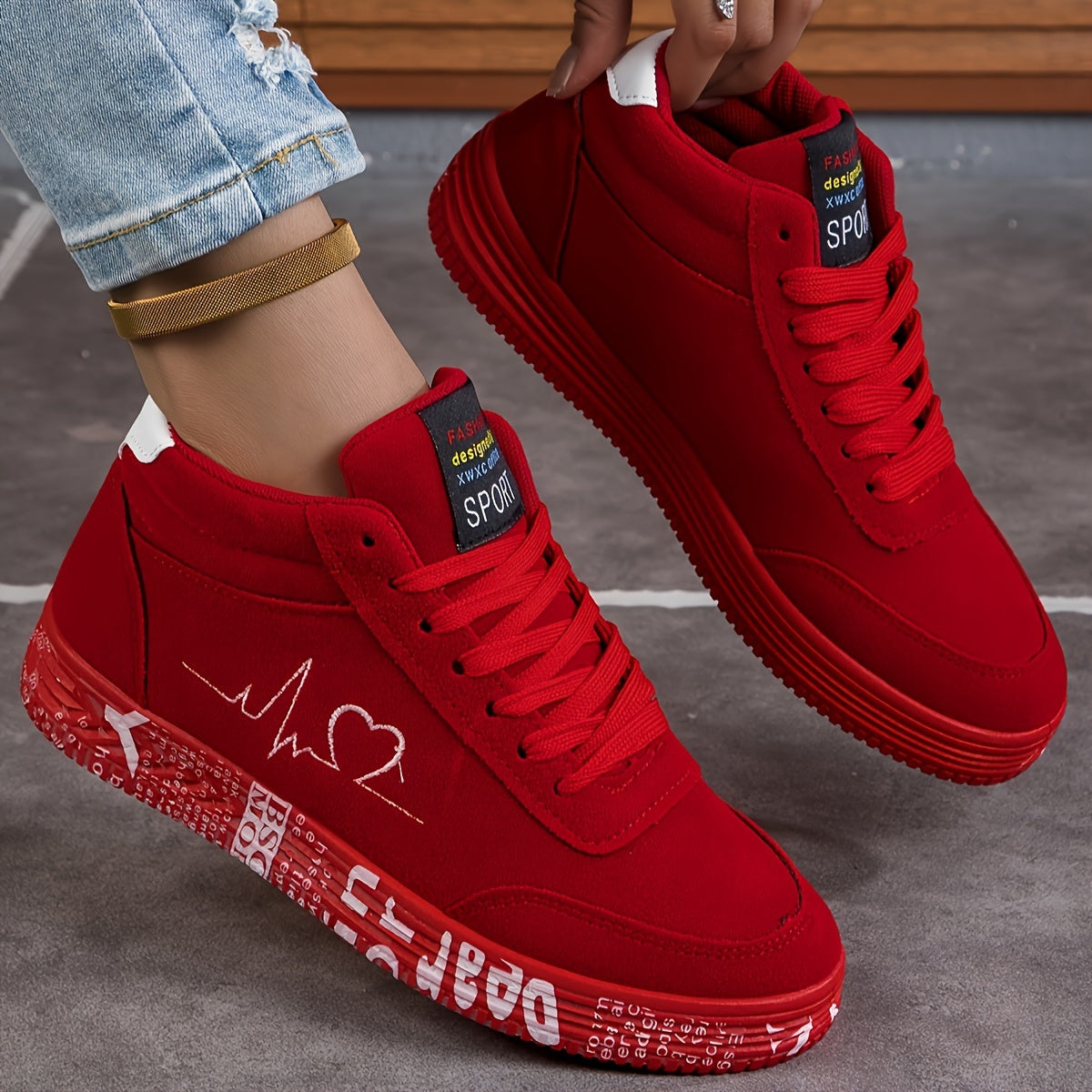 Zapatillas altas rojas para mujer con estampado de corazones y suela de EVA para uso casual