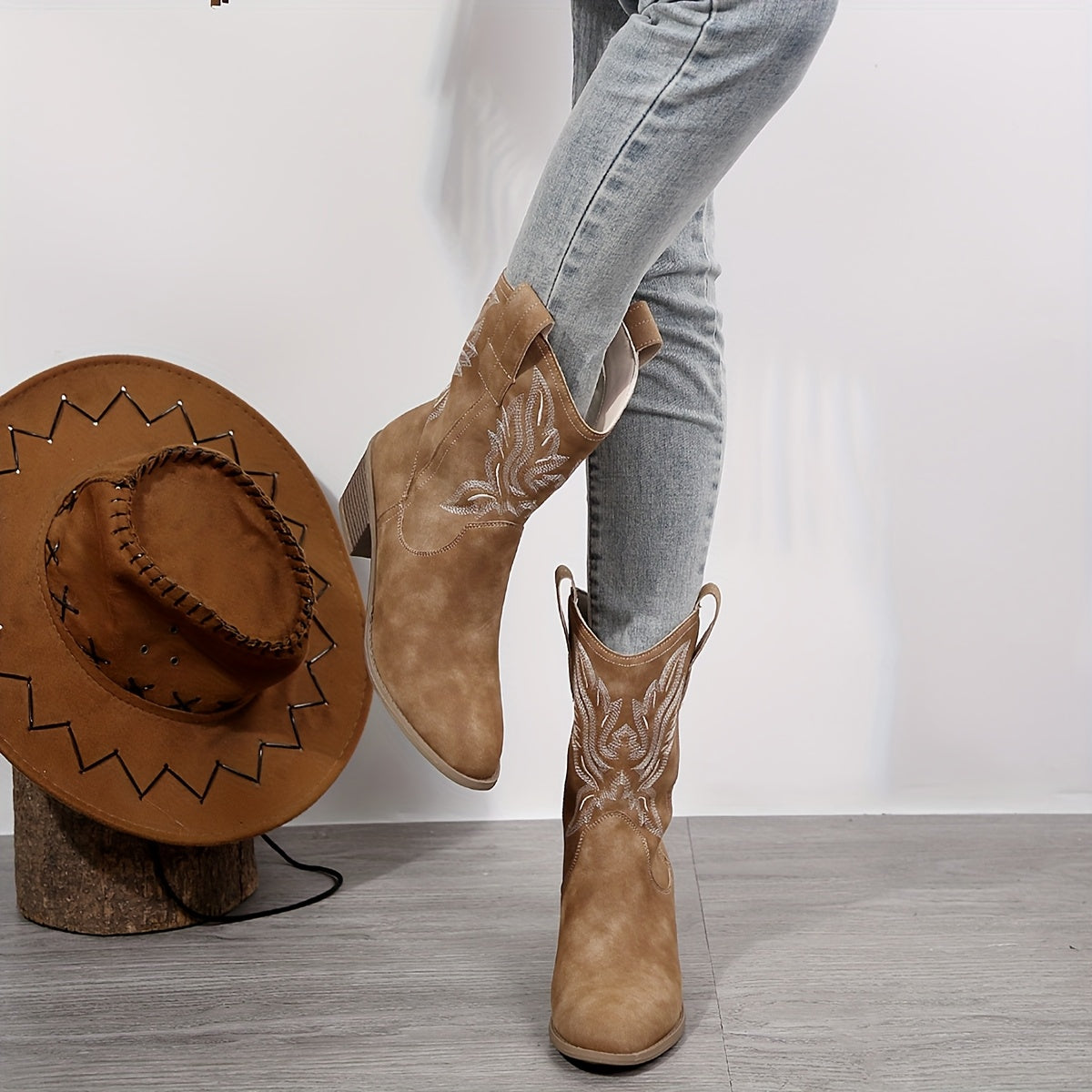 Women's Western Cowboy Boots Floral Embroidery Platform Round Toe Synthetic