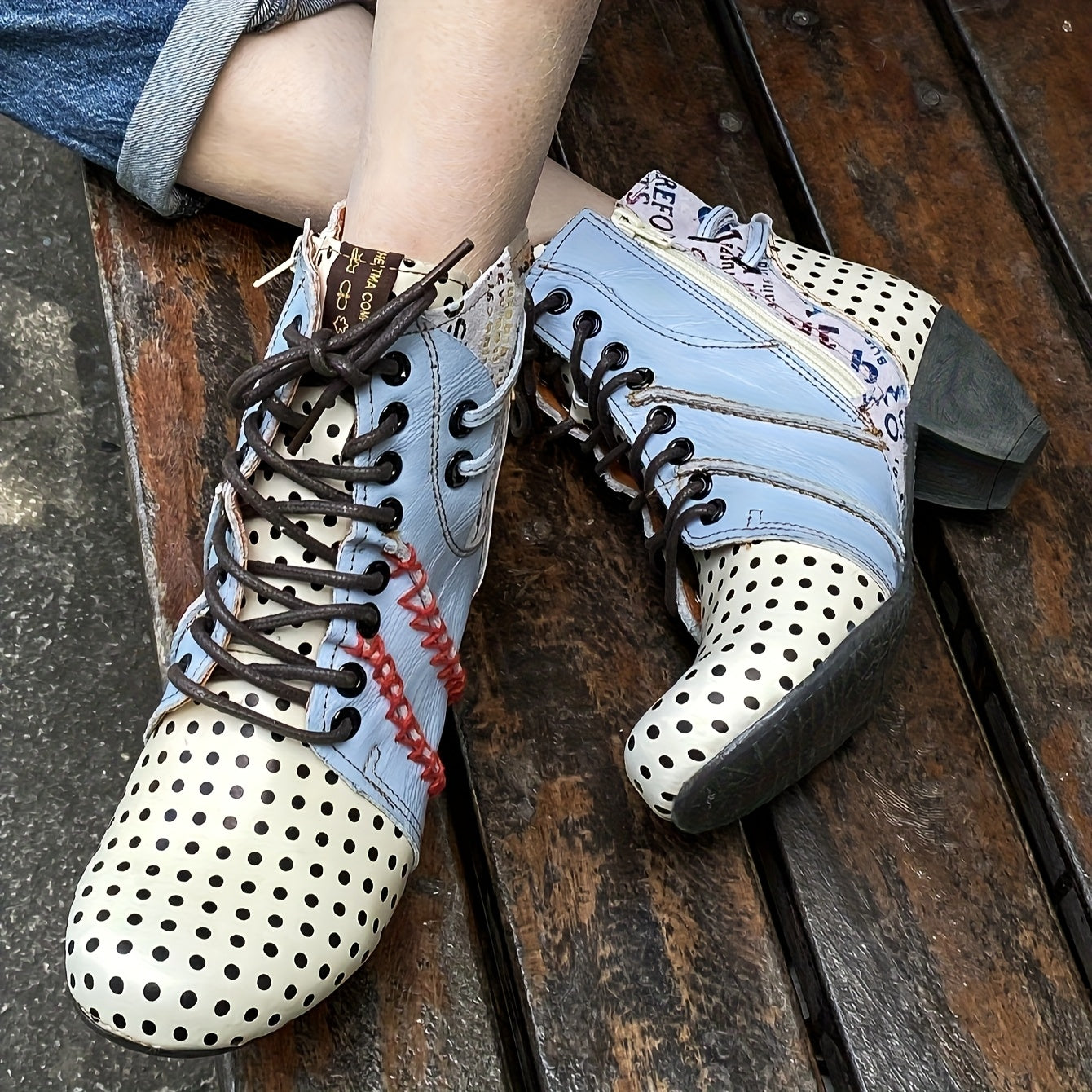 Женские ботинки с полукруглым принтом на щиколотке, средний каблук, пайетки, надписи, шнуровка