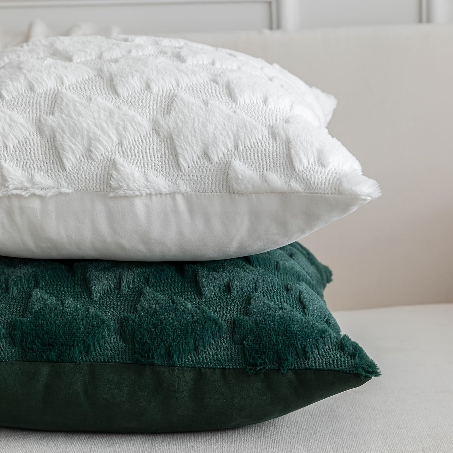 Christmas Tree Pillow Cover Faux Fur Jacquard 45.72cm Zippered Washable Home Decor