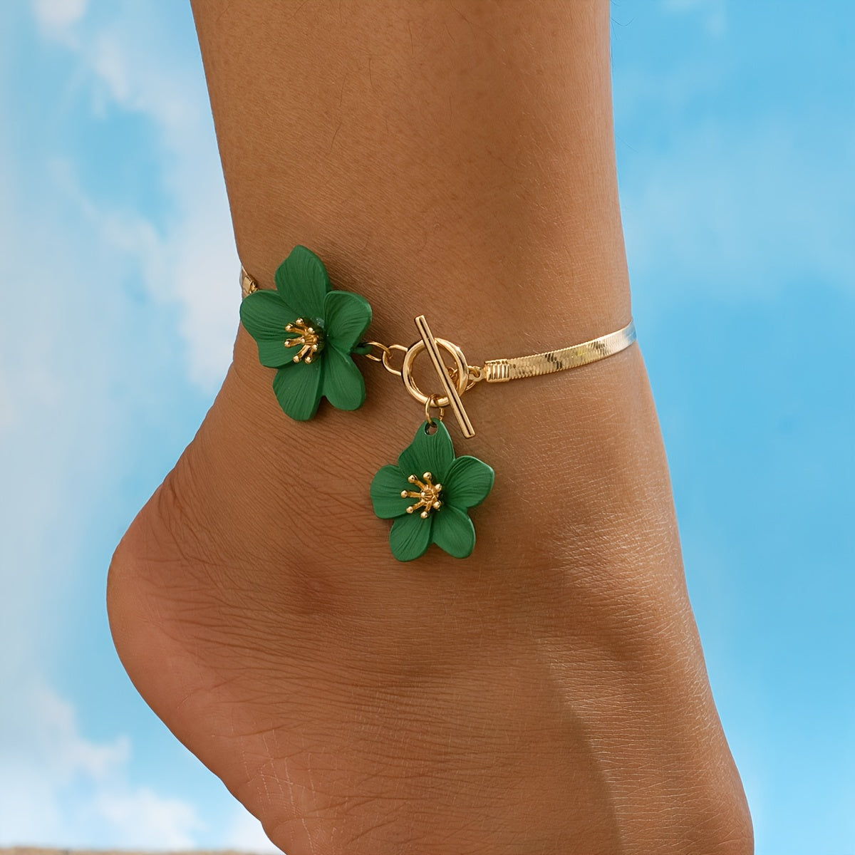 Gold-Tone Anklet with White Flower Charms for Women, Elegant Vacation Jewelry