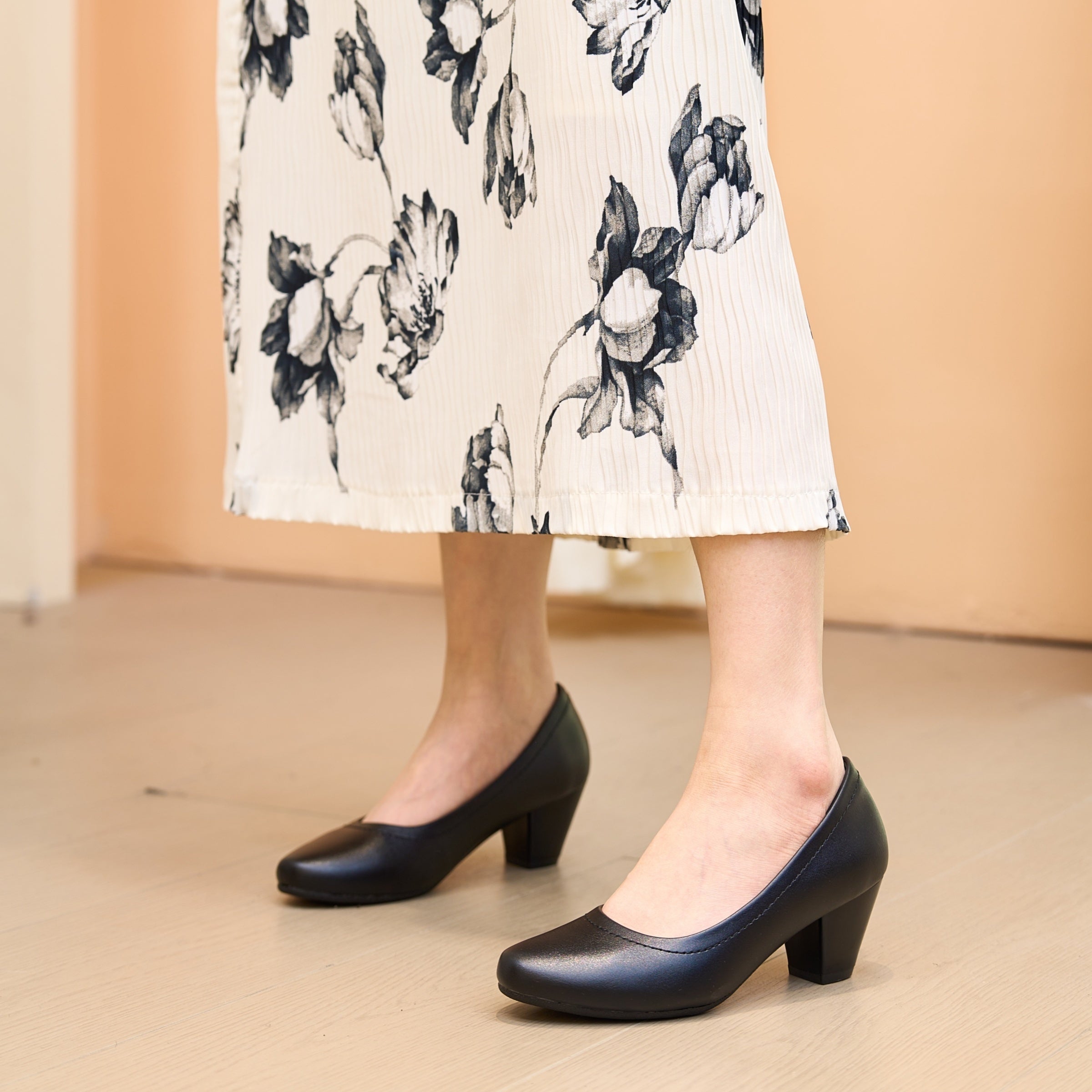 Women's Chunky Heel Pumps Solid Color Dress Shoes for Weddings and Office