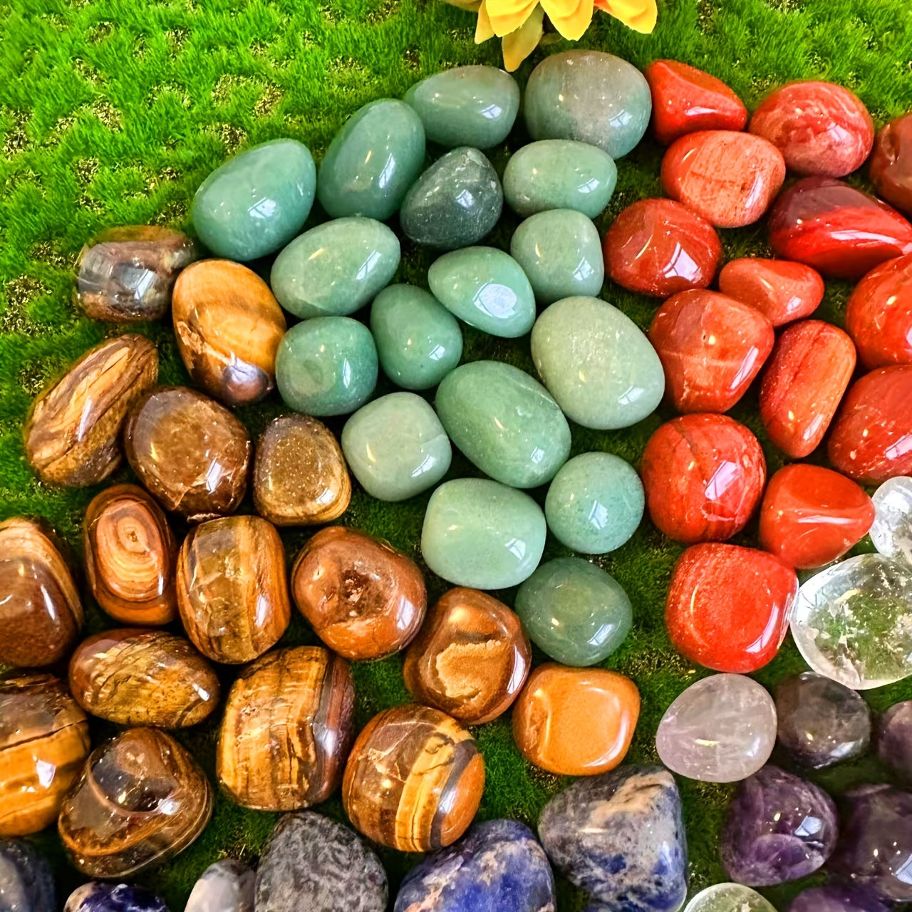 Натуральные аметист и красный яшмовые камни-отшлифовки 100 г кристаллов