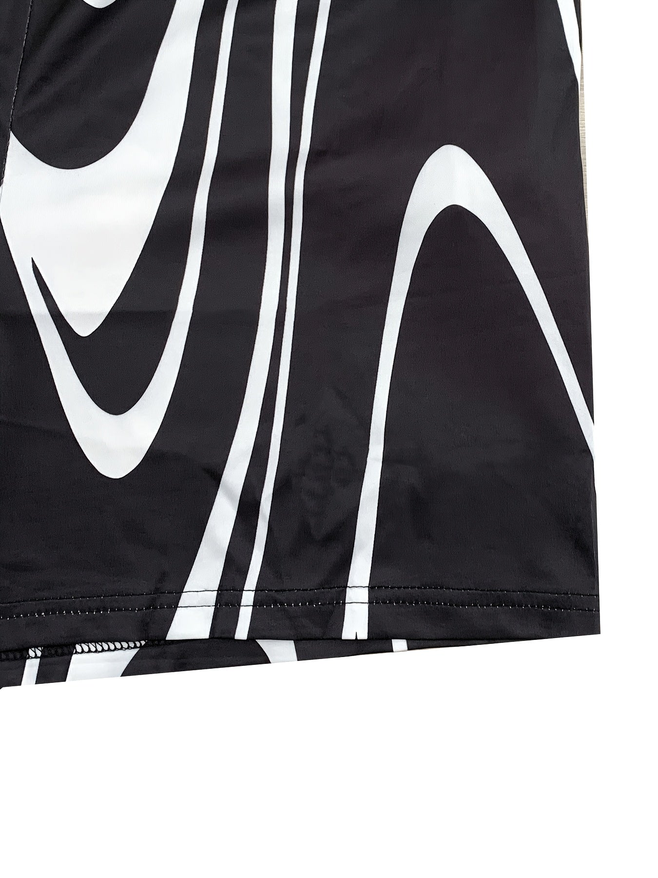 Mono de mujer talla grande a rayas negras y blancas con bolsillos y pantalones cortos envolventes