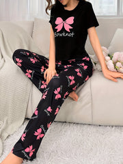 Conjunto de pijama para mujer en negro con top de manga corta con estampado de mariposas rosas y pantalones de cintura elástica