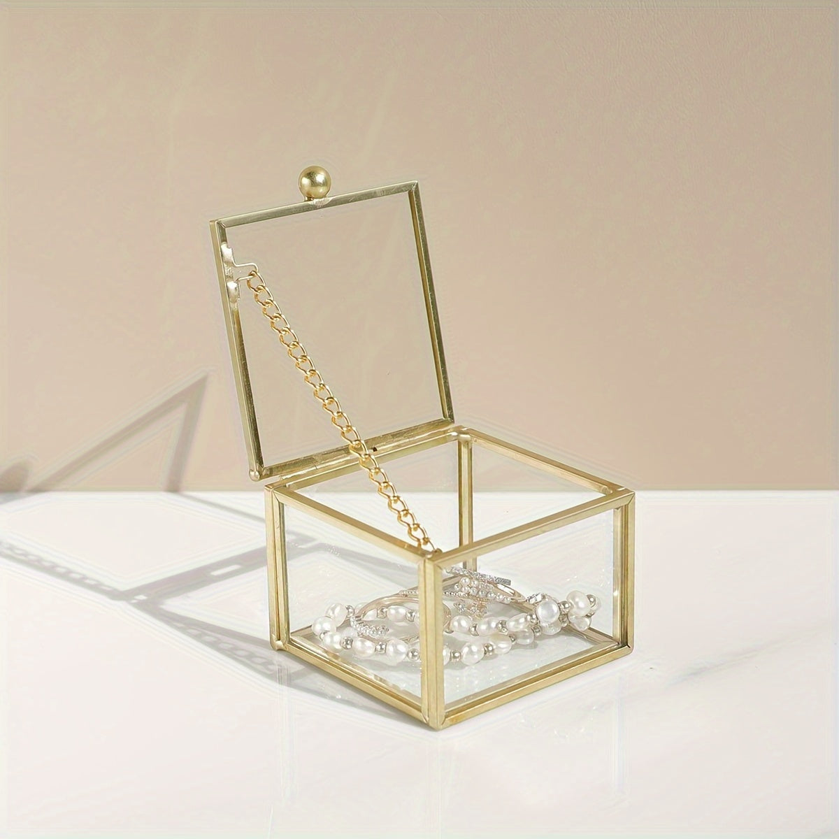 Квадратная стеклянная шкатулка для украшений с винтажным дизайном и золотыми акцентами для серег, колец и ожерелий