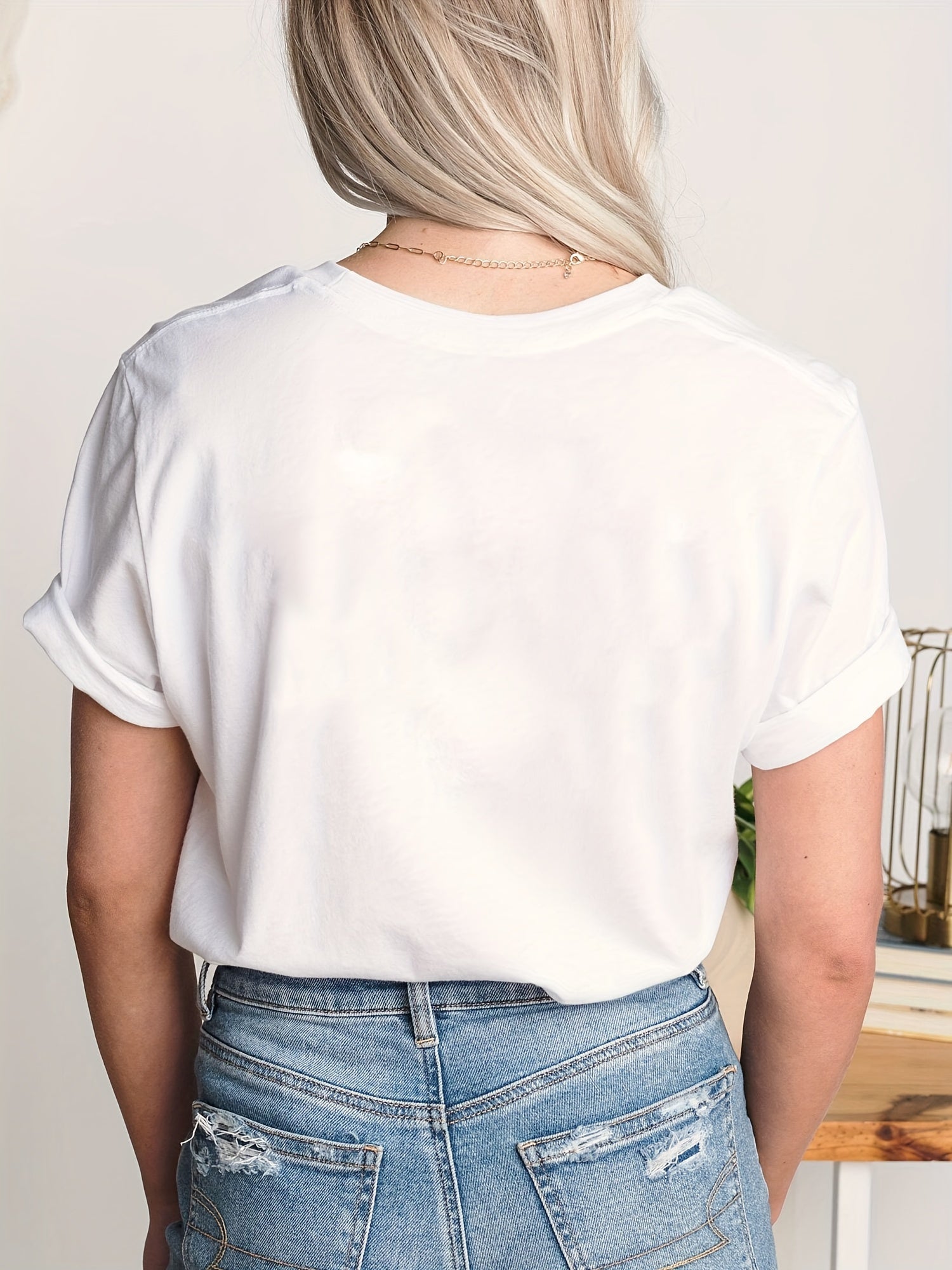 Camiseta de manga corta con escote en V y estampado de loto para mujer de tallas grandes