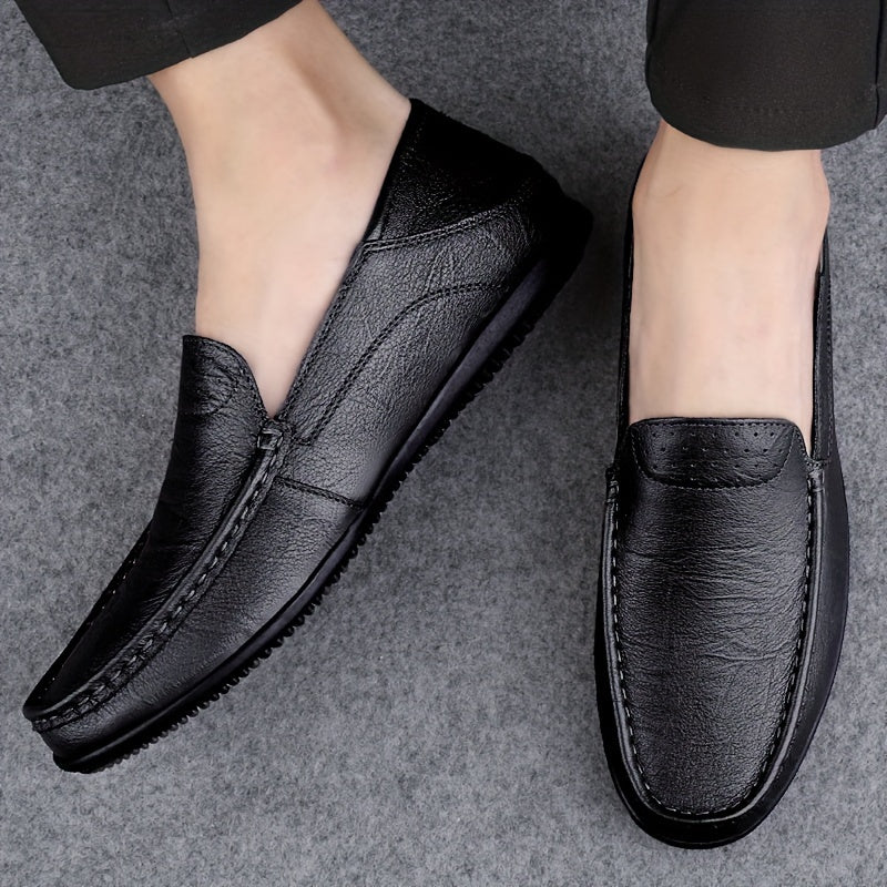 Erkaklar uchun yengil mol go'shti terisidan tayyorlangan, mustahkamlik va qulaylik uchun sirpanmaydigan kauchuk taglikka ega loaferlar.