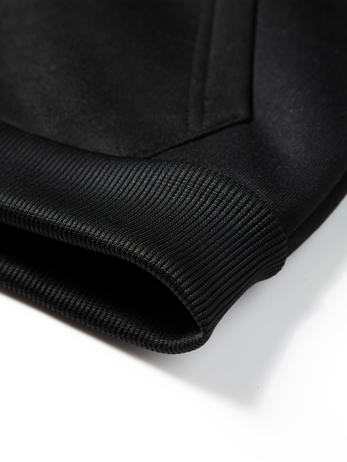 Bolalar uchun 2 qismli bir rangli kapüşonli kofta va sport shimlari to'plami kuz/qish uchun mukammaldir. Qulay to'qilgan polyester matodan tayyorlangan, zip tafsiloti va kapüşon bilan ta'minlangan. Kundalik kiyish uchun ideal.