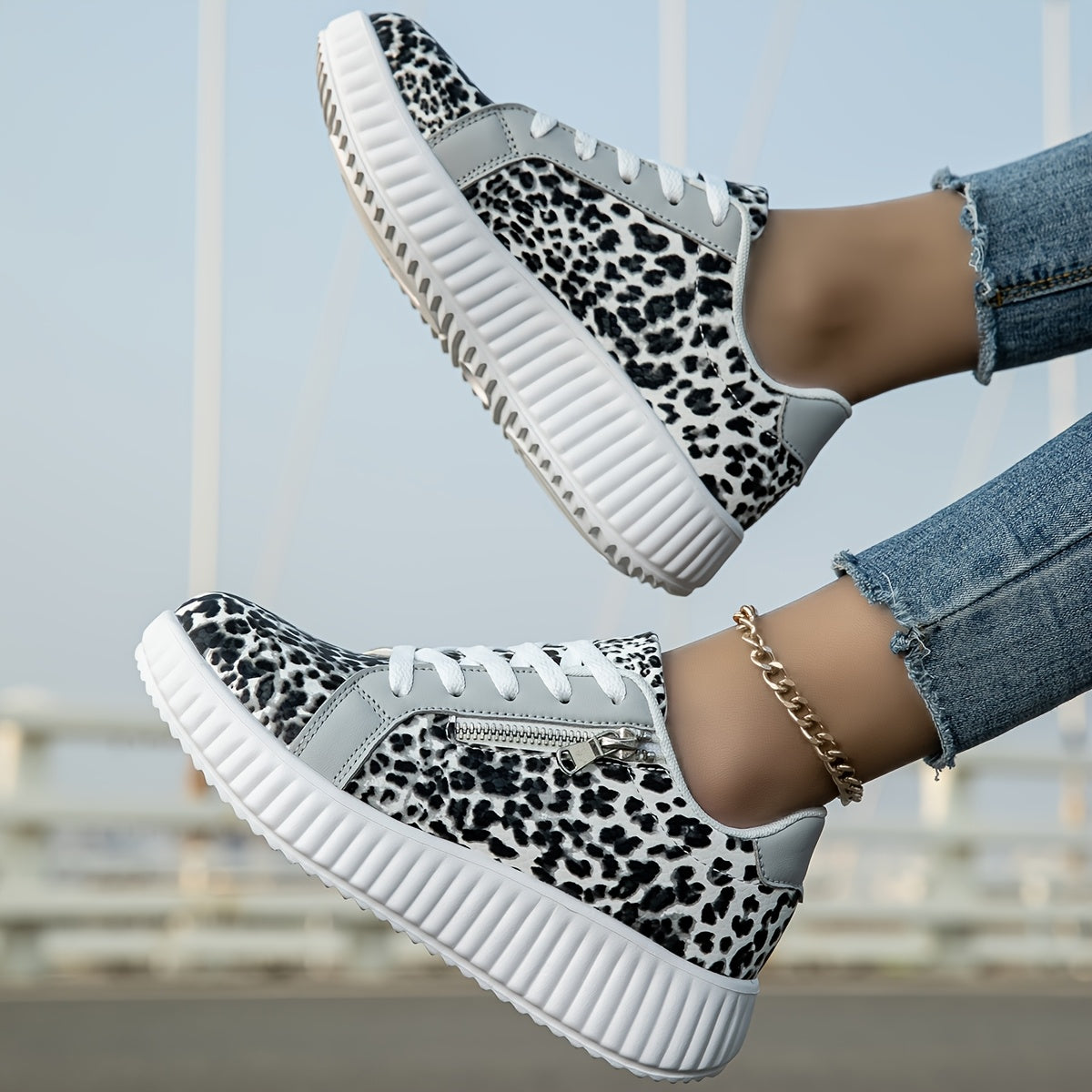 Women's Leopard Print Casual Sneakers Breathable EVA Sole Low-Top Walking Shoes