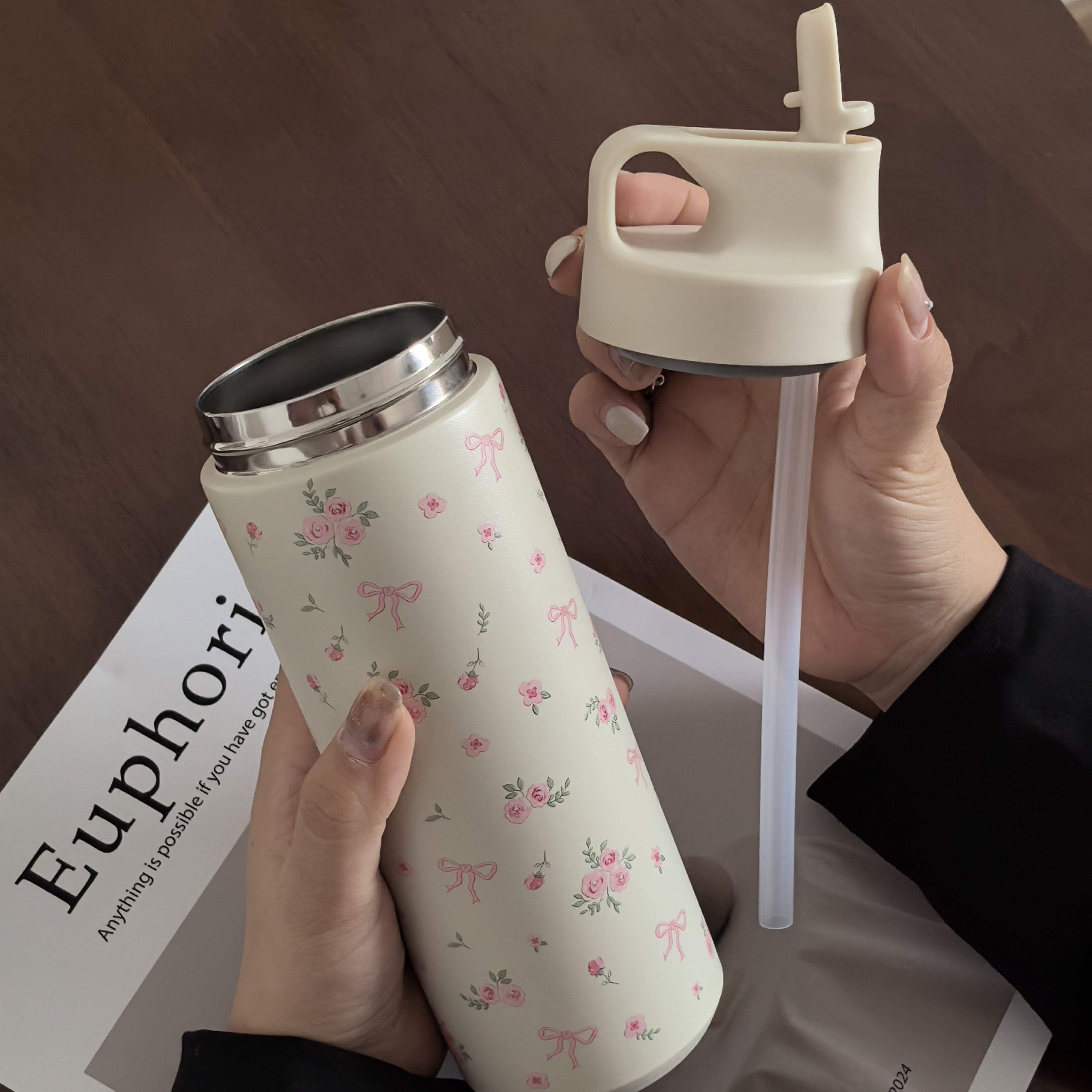 550ml ikki qavatli zanglamaydigan po'latdan yasalgan issiqlik izolyatsiyali suv idishi, sayohat va sport uchun flip quvurlari bilan