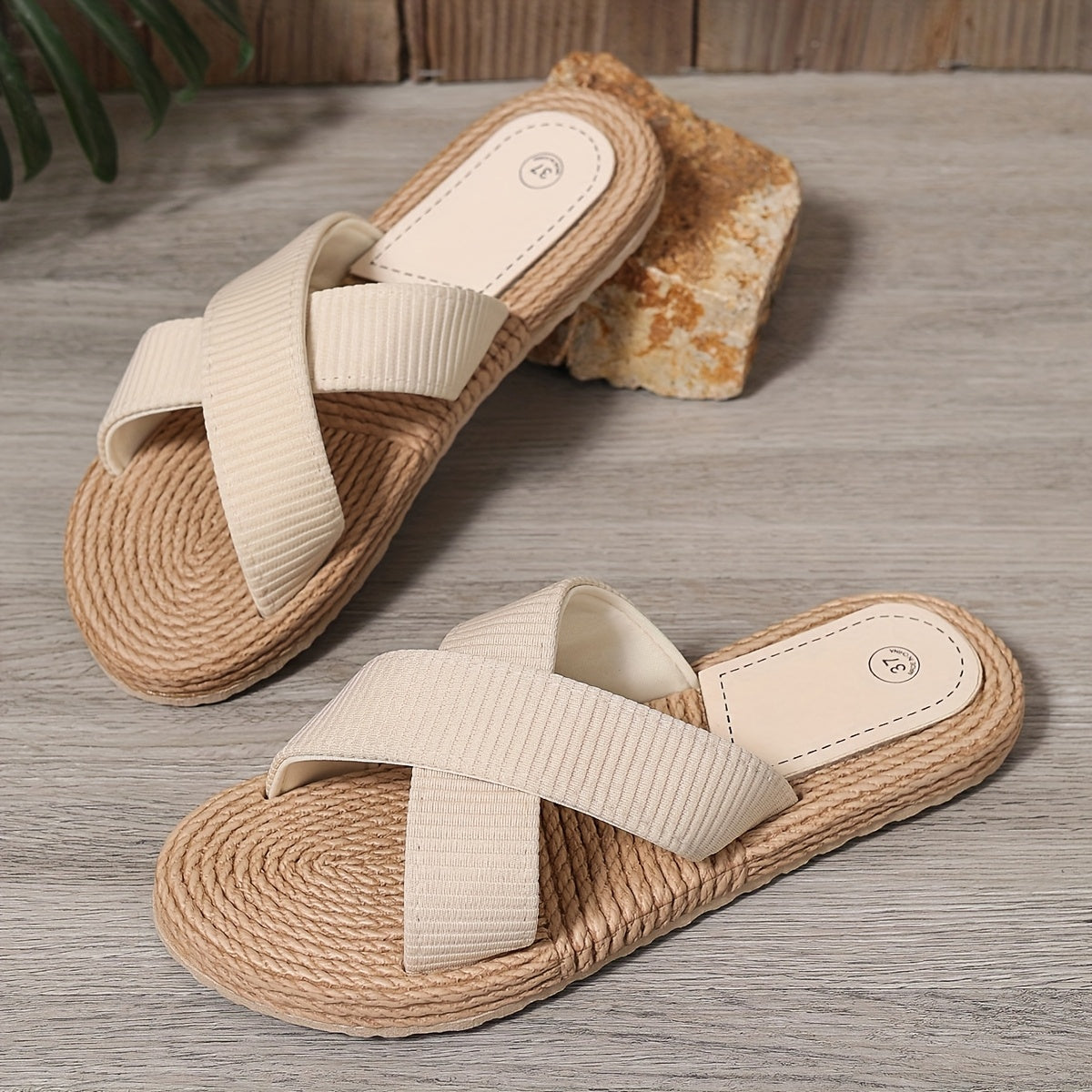 Ayollar uchun bej rangli slayd sandalki, o'zaro bog'langan yengil ochiq barmoqli yozgi plyaj poyafzali