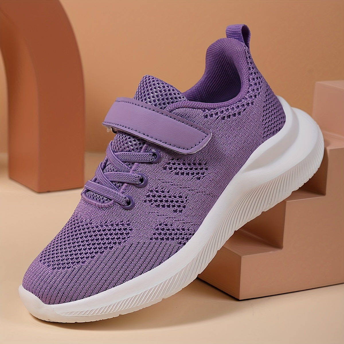 Bolalar uchun nafas oladigan yugurish poyabzallari, sirpanmaydigan qistirma bilan, kundalik kiyish va sport uchun mukammal, pushti rangda.