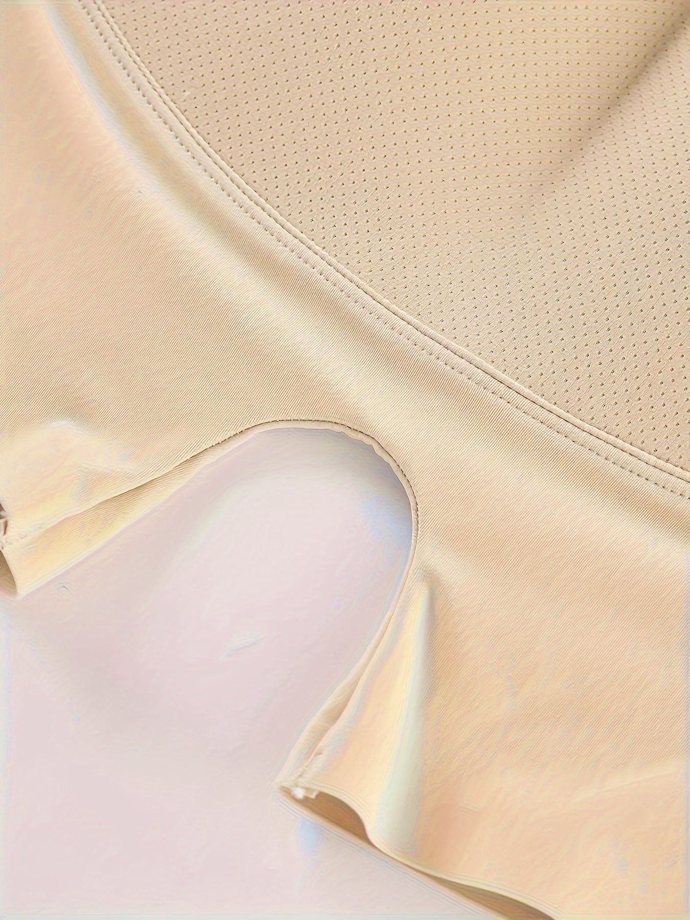 Ayollar uchun yuqori bel shakl beruvchi shortlar, 82.90% poliamid va 17.10% elastan to'qima materialidan tayyorlangan. Mustahkam rang, qarama-qarshi to'r bilan, o'rtacha qo'llab-quvvatlash, butni ko'taruvchi va qorin nazorati xususiyatlariga ega. Yo'q.