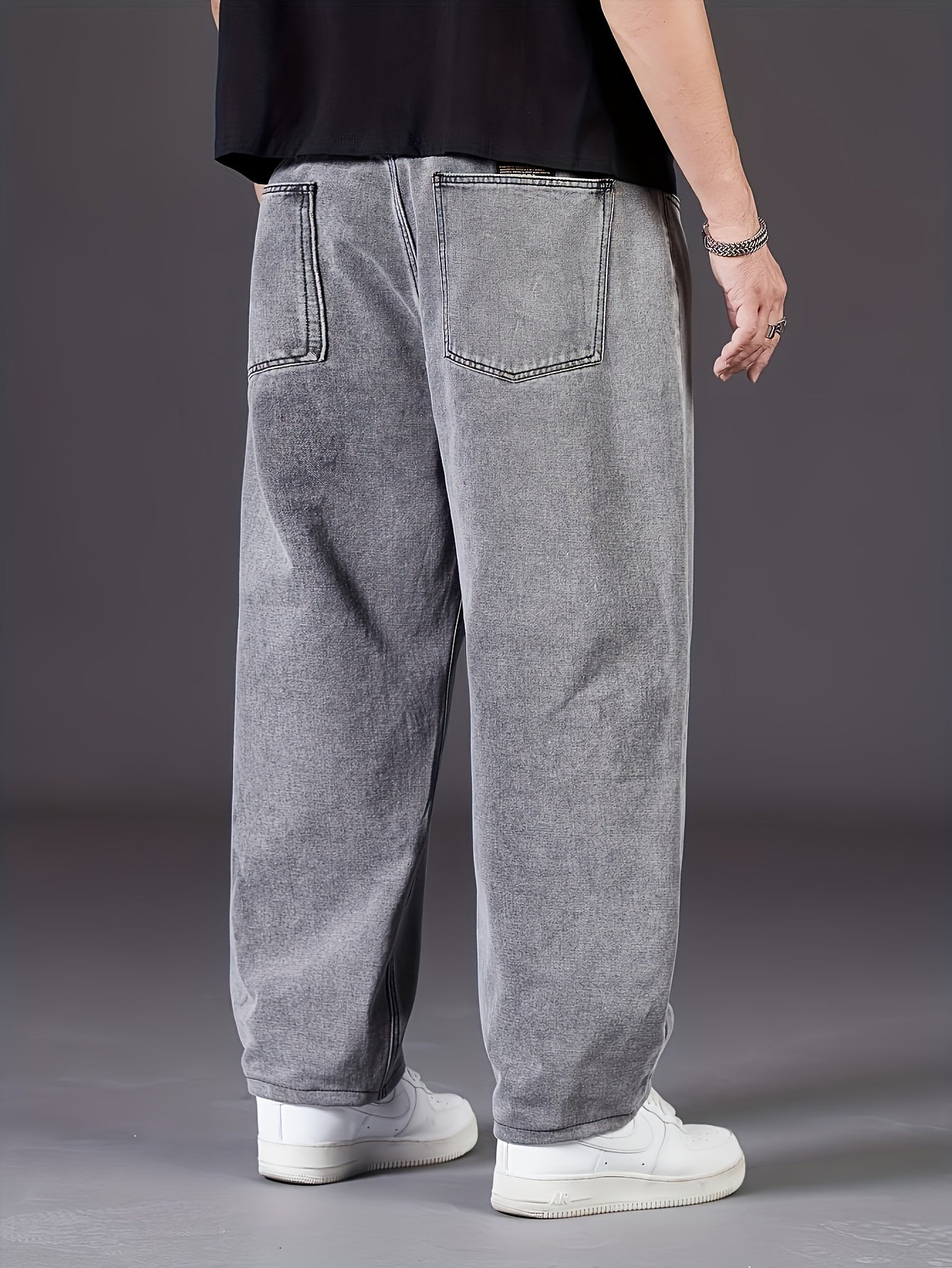 Erkaklar uchun plussiz to'g'ri oyoq jinsilari, yuvilgan detali bilan, keng kesim, cho'zilmaydigan paxta aralashmasi mato. Bahor/kovak mavsumi uchun mos. UserDefaults#TD9904.