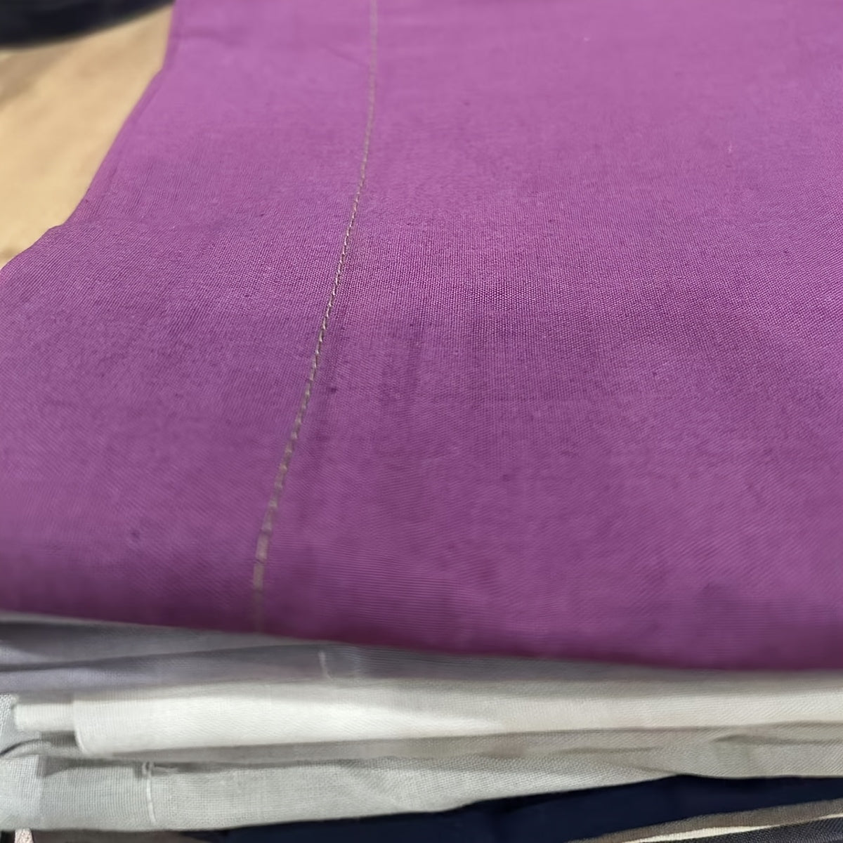 Standart o'lchamdagi organik yostiq qopqog'i, konvert yopilishi, 80-taqsimlangan to'qima - Yumshoq va nafas oladigan - Ranglar mavjud: Khaki, Bej, Burgundi, Dengiz ko'k.