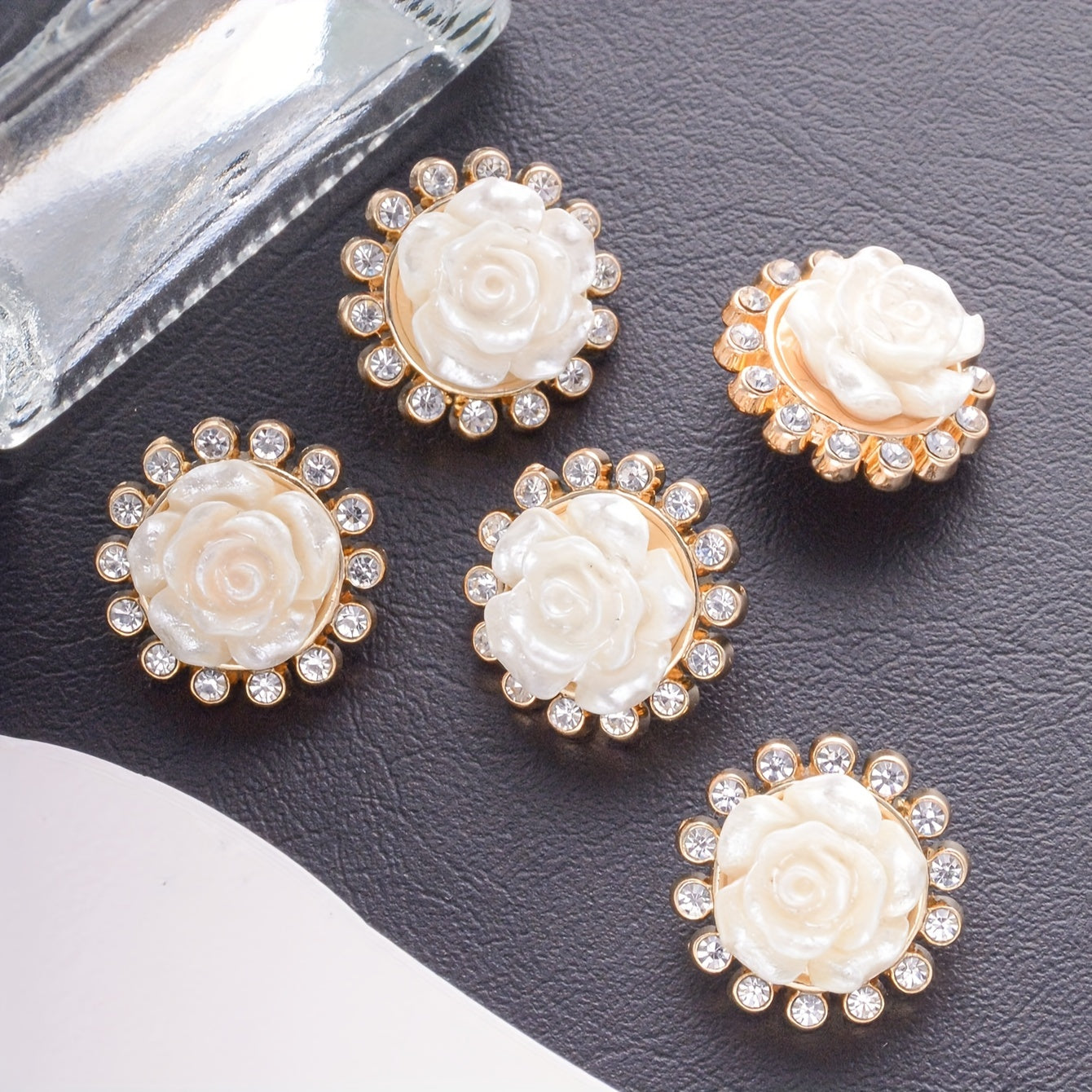 Five-Pack Round Flower Buttons with Rhinestones Alloy Decorative Pins for Clothing and DIY Accessories