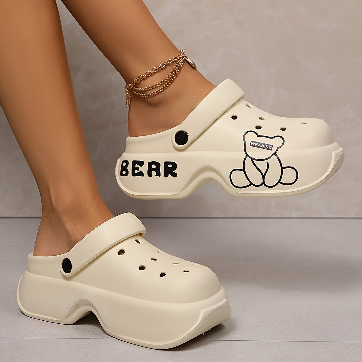 Women's Cartoon Bear EVA Clogs Comfortable Lightweight Non-Slip Beach Sandals