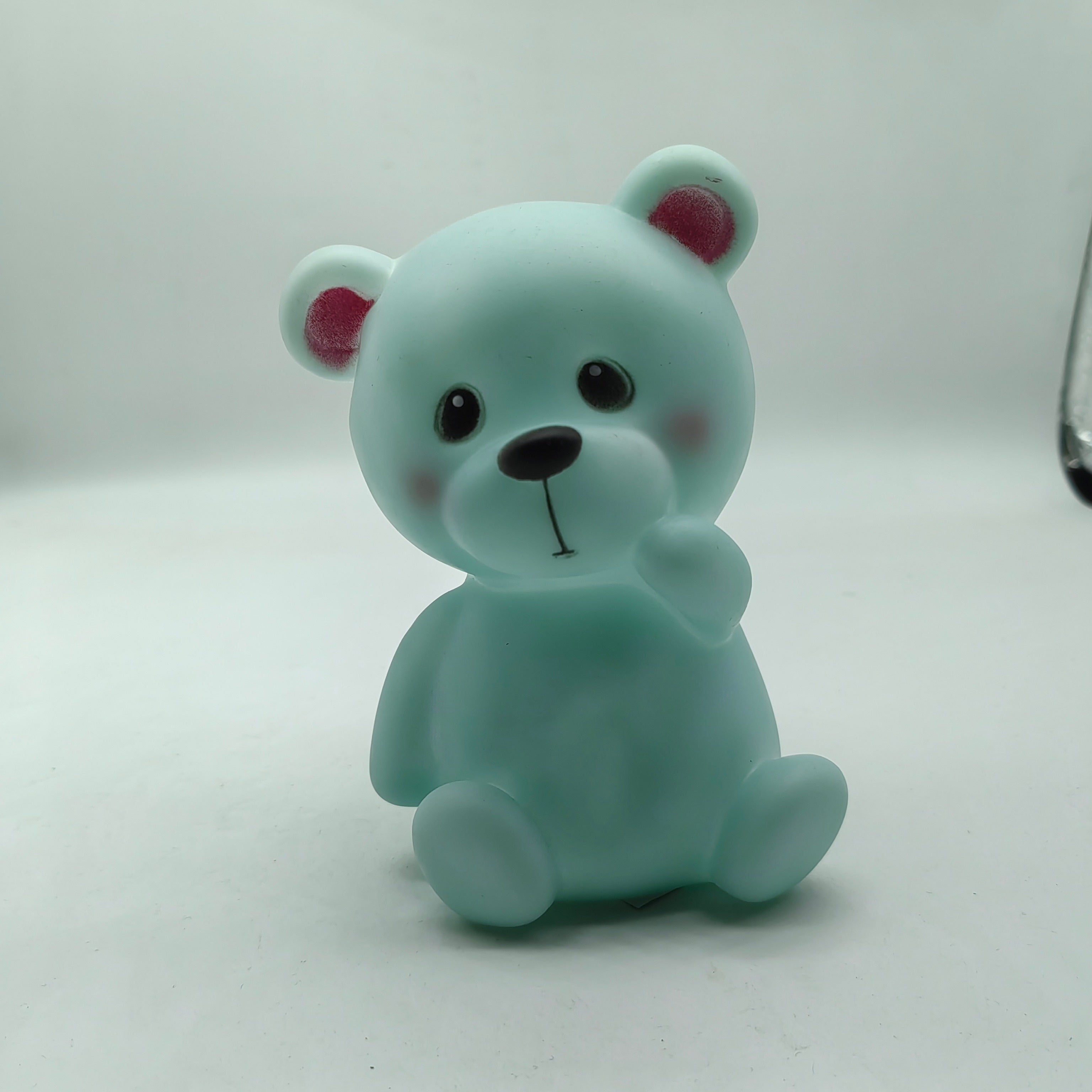 Luz nocturna de oso adorable para decorar la habitación de las niñas, lámpara de escritorio con batería