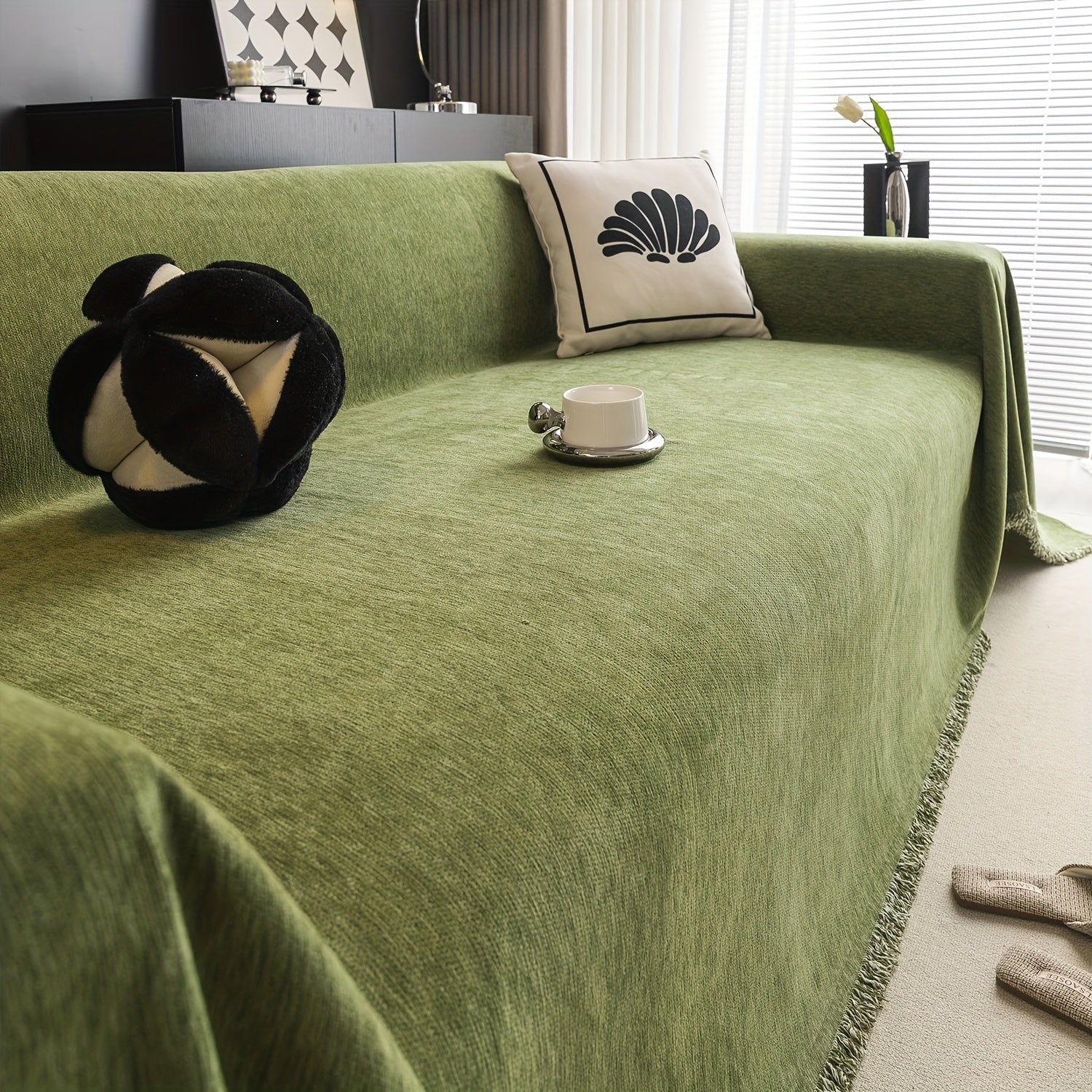 Tasselli suv o'tkazmaydigan divan qoplamasi, yuvilishi mumkin va bardoshli, yashash xonasi uy bezaklari uchun universal mebelni himoya qilish.