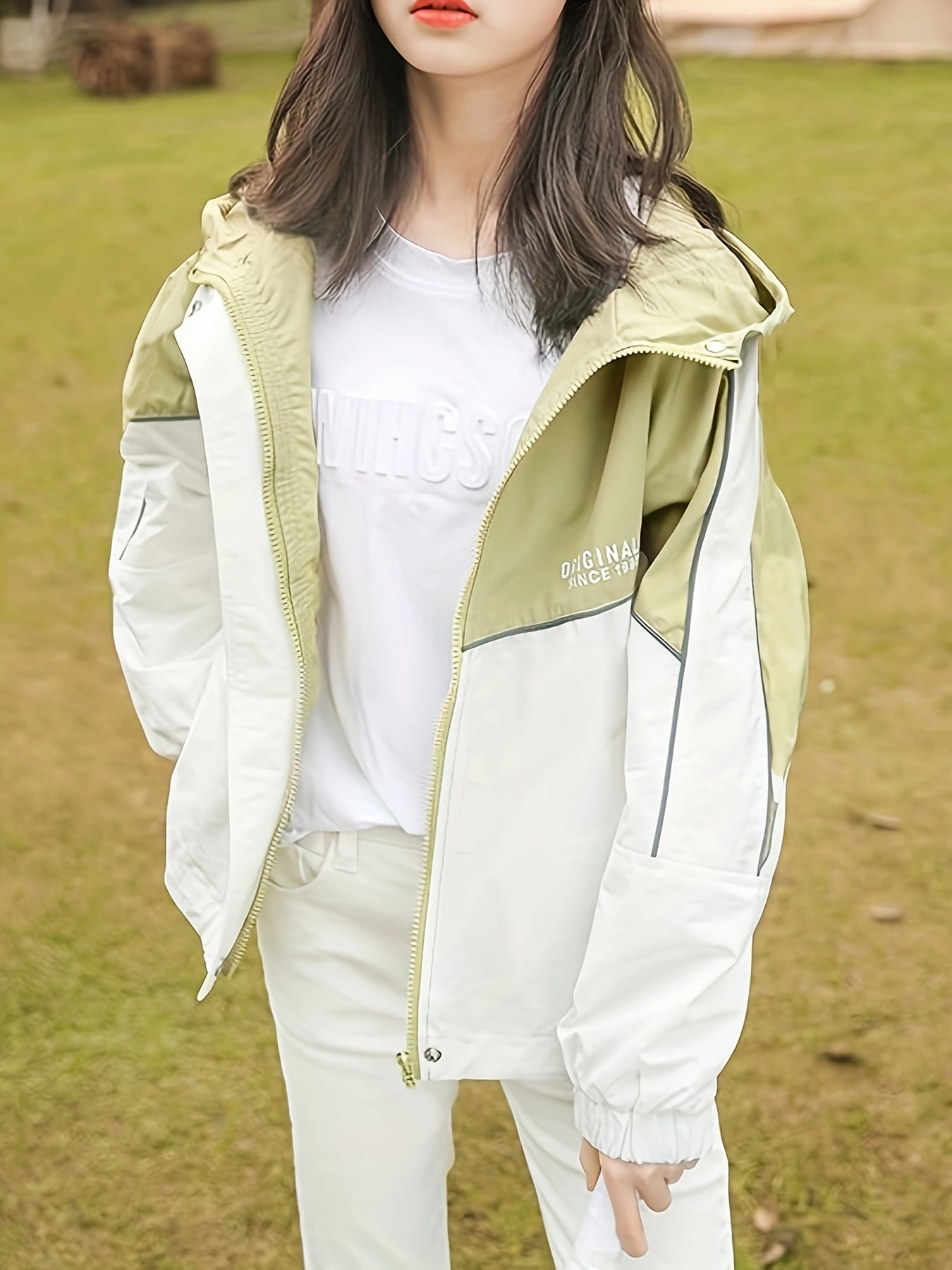 Девочковая ветровка на весну и осень 2024 с капюшоном, с буквенным принтом, из полиэстера, повседневная, свободного кроя