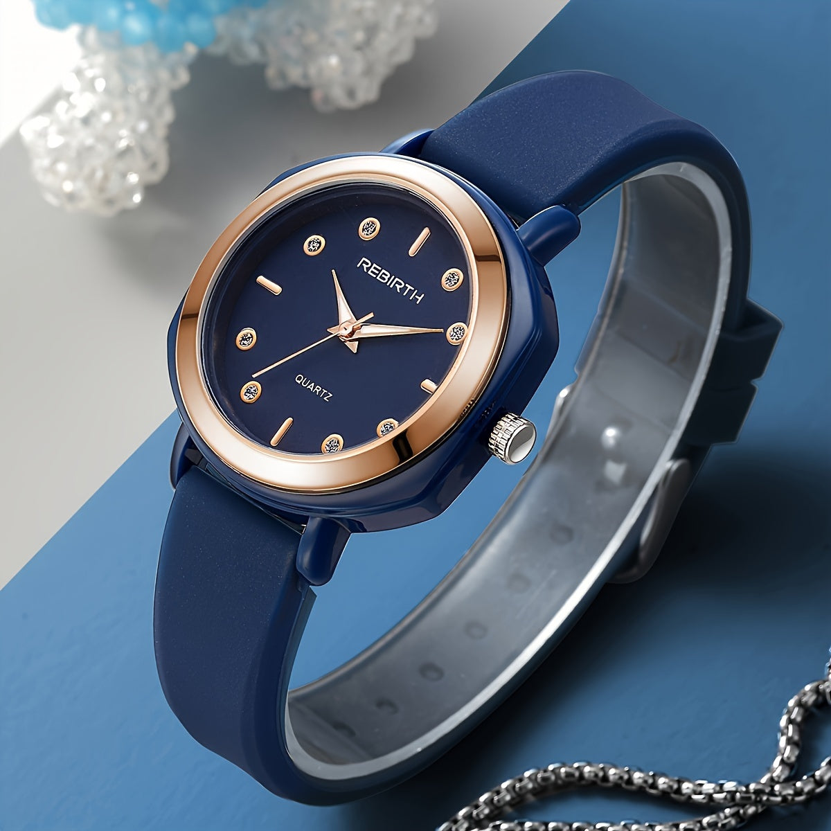 Small Quartz Watch for Women with Cute Silica Gel Strap and Elegant Design