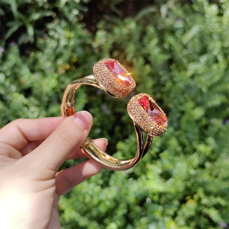 Chic Sultanite toshli bilaguzuk, Chex aksentlari bilan, yorug'likda rang o'zgartiruvchi, ichki va tashqi kiyim uchun zamonaviy to'rtburchakli dizayn.