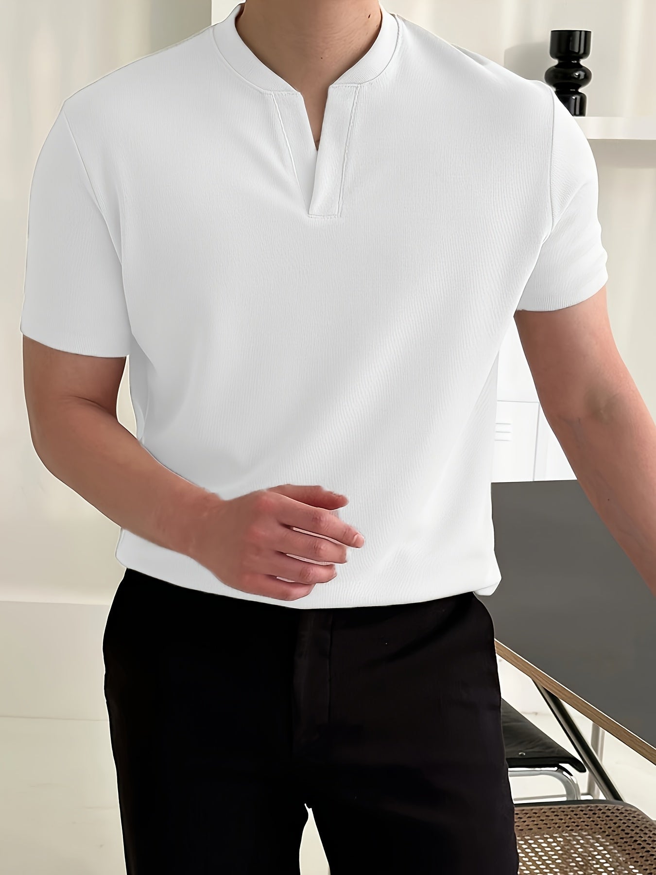 Camiseta deportiva de corte ajustado para hombre con cuello en V, ligera de poliéster para gimnasio, correr y entrenamiento