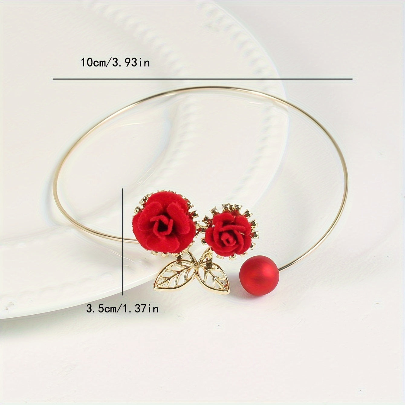 Glam uslubidagi gullar bilan ushlab turuvchi - 1 dona uchun - Qizil atirgul va marvarid dizayni bilan, qotishma metalldan tayyorlangan bog'ich - Teshik ochishga hojat yo'q, parda aksessuarini ta'kidlaydigan deraza bezatish uchun ideal.