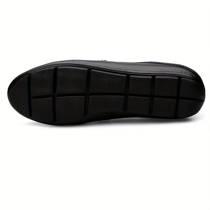 Erkaklar uchun zamonaviy slip-on loaferlar, bog'ichsiz, aqlli norasmiy ochiq havoda yurish uchun. Turli ranglarda mavjud.