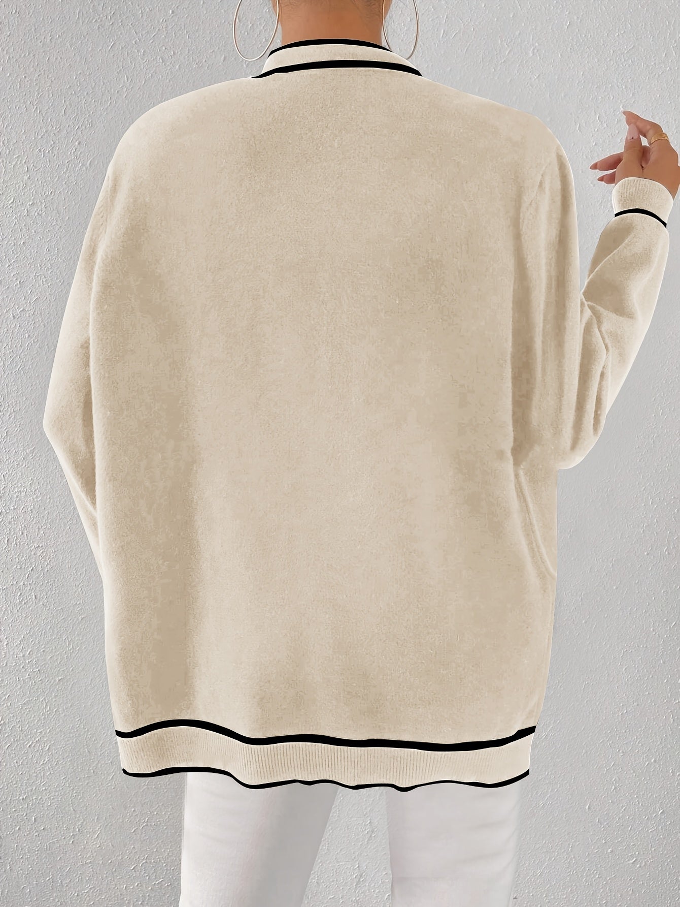 Cárdigan de mujer talla grande en negro y blanco con botones de perlas