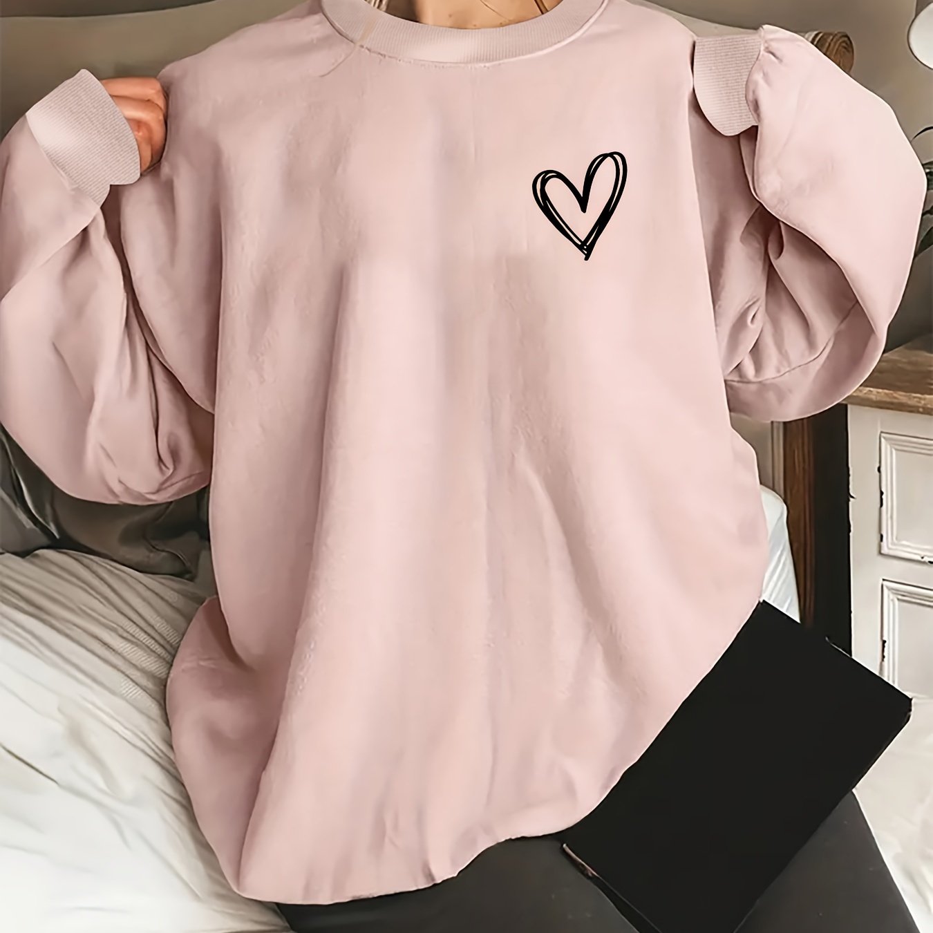 Women's Oversized Cotton Sweatshirt with Black Heart Print Casual Pullover