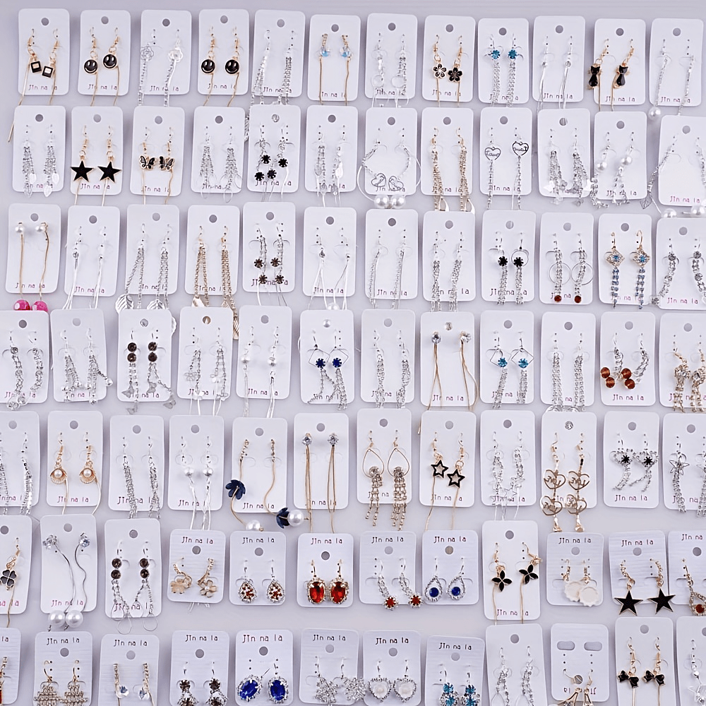 20 juft osma sirg'alar to'plami, porloq rhinestone'lar bilan bezatilgan, nafis va klassik uslubga ega. Sink qotishmasidan tayyorlangan, bu zamonaviy aksessuarlar har qanday kiyimga nafislik qo'shish uchun mukammaldir. Moda ixlosmand ayollar uchun ideal.