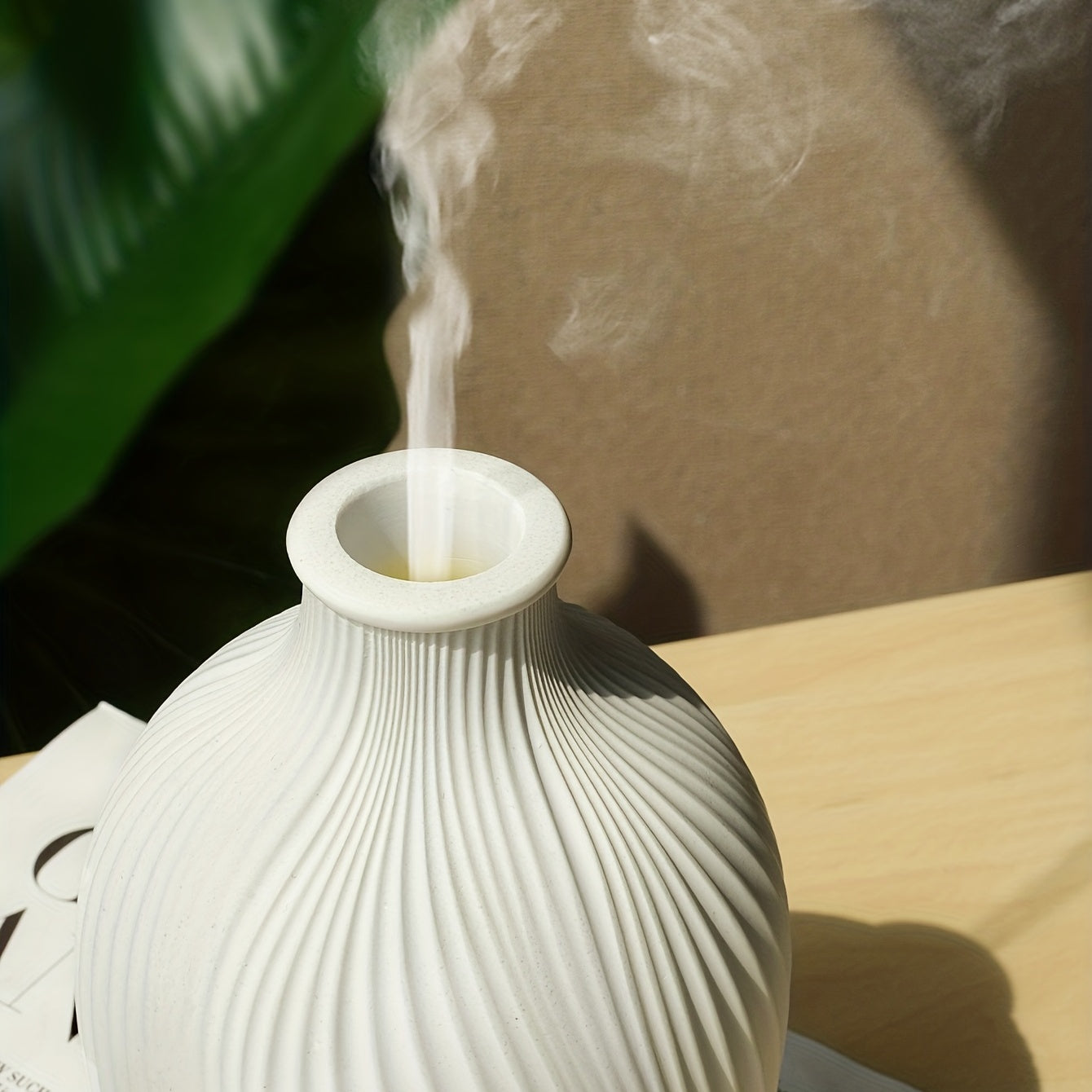 White Resin USB Aromatherapy Humidifier with Soundwave Diffuser