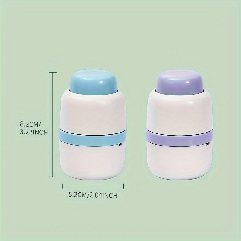 Oson dozajni boshqarish uchun ichki pichoq bilan jihozlangan portativ tabletkalarni kesish va bo‘lish uchun mo‘ljallangan ixcham dori qutisi.