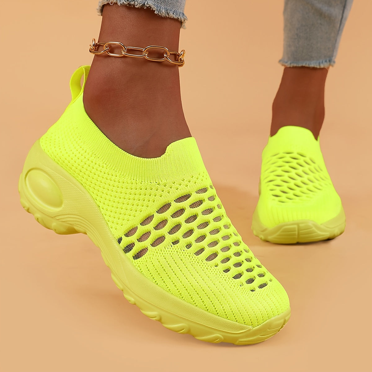 Ayollar uchun sariq slip-on sport poyabzali, yengil, nafas oladigan, to'qilgan EVA taglik