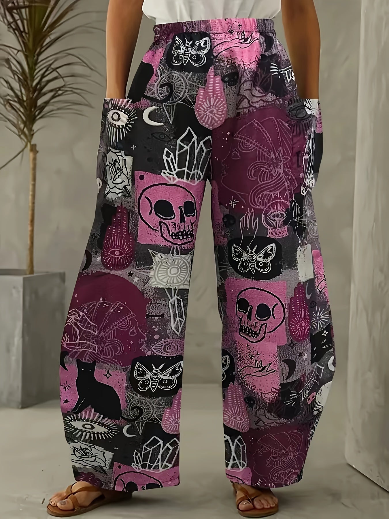 Pantalones casuals de mujer de talla grande con estampado de dibujos animados de corte holgado, de pierna ancha, en negro y rosa con calavera y floral